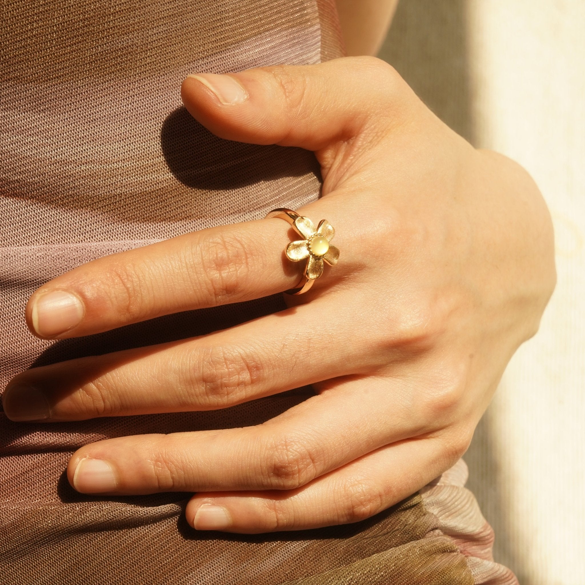 ToneTale 18K Gold Shimmering Star Flower Ring | MADAX