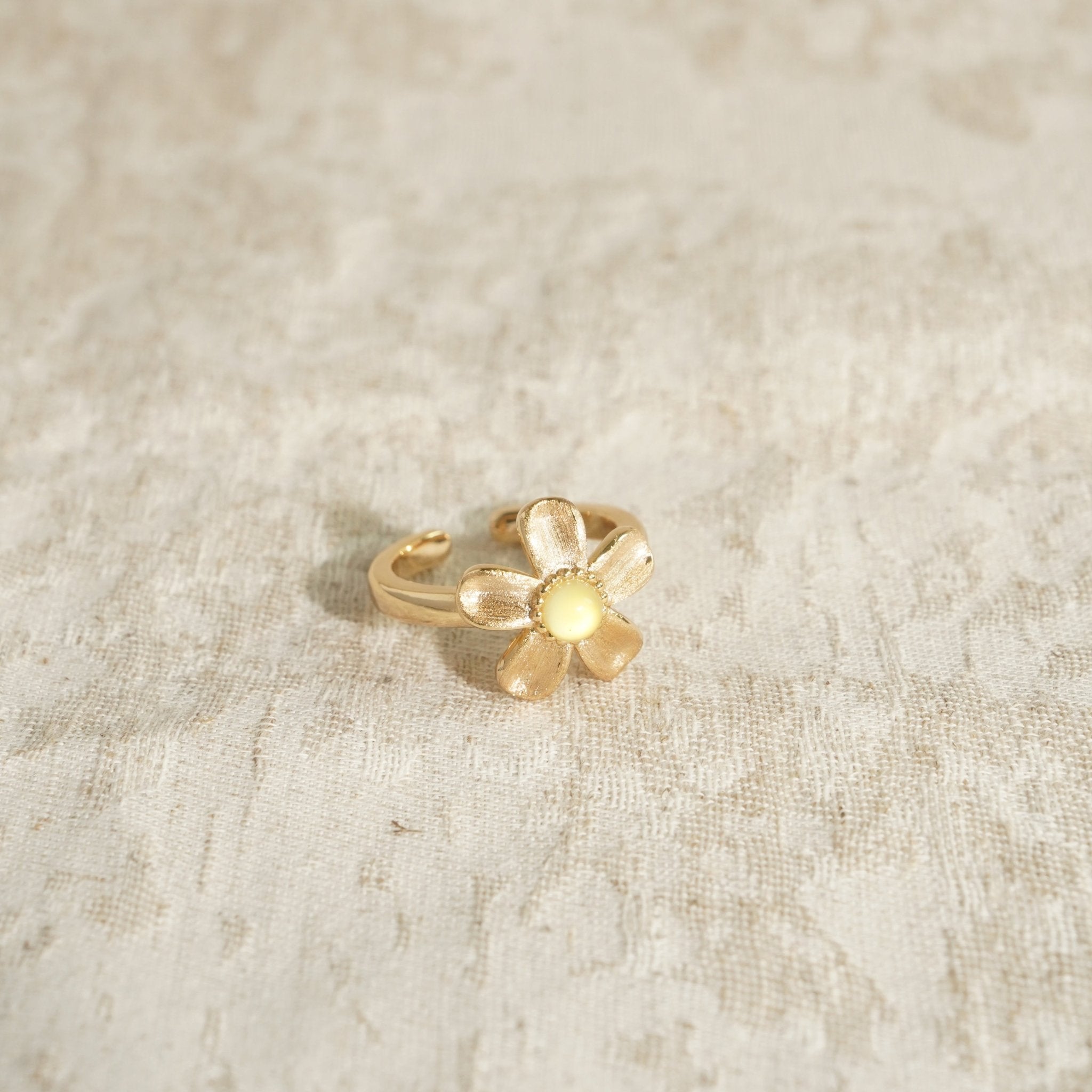 ToneTale 18K Gold Shimmering Star Flower Ring | MADAX
