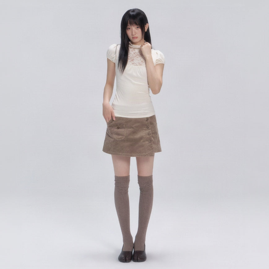 Lace Turtleneck Short-sleeved T-shirt in Off-white