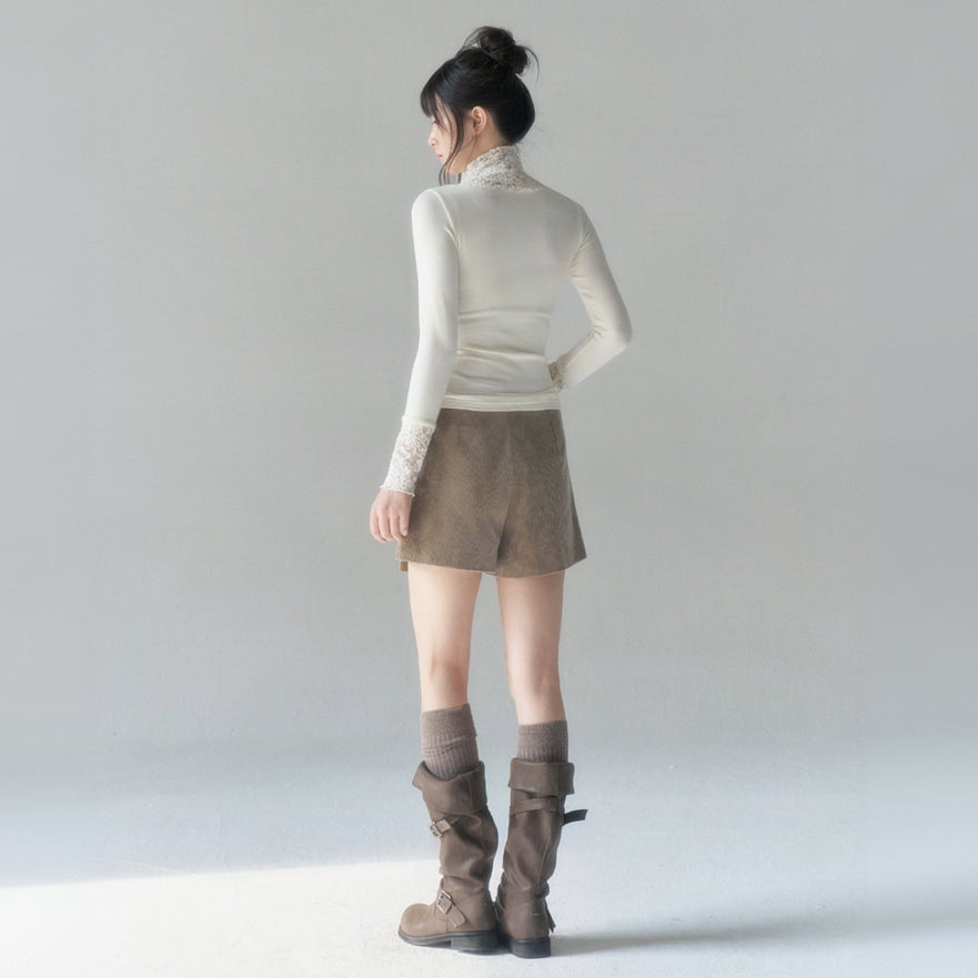 Lace Turtleneck Long-sleeved T-shirt in Off-white