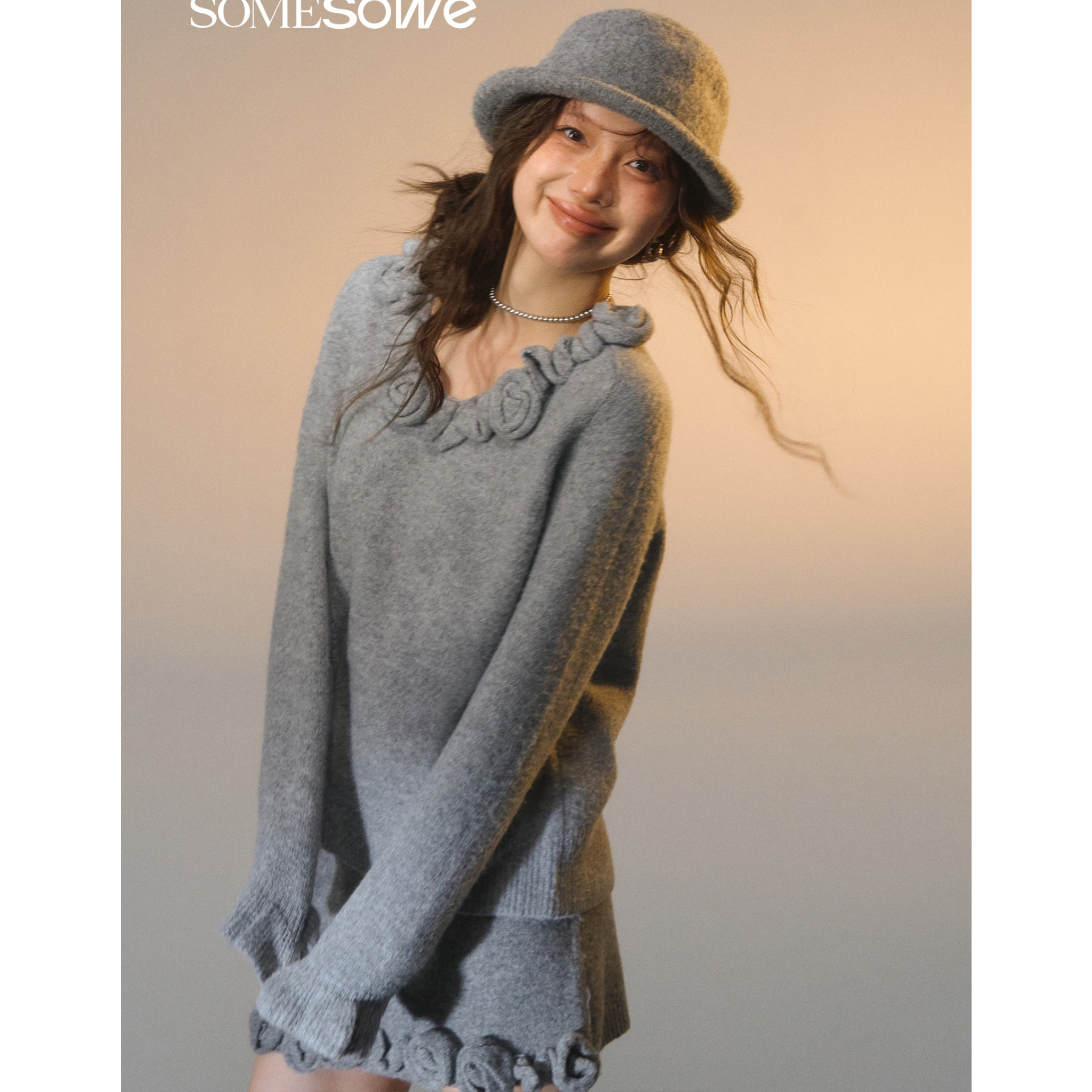 3D Rose V-neck Long-sleeved Sweater in Gray