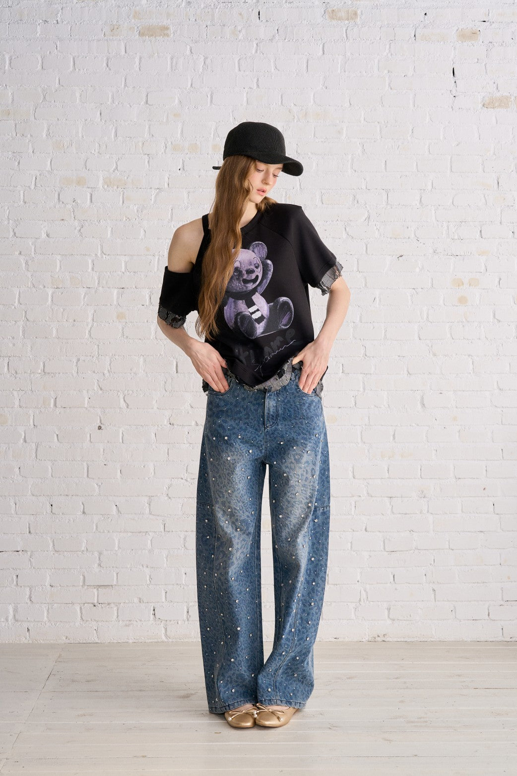 斜肩小熊印花短袖黑色