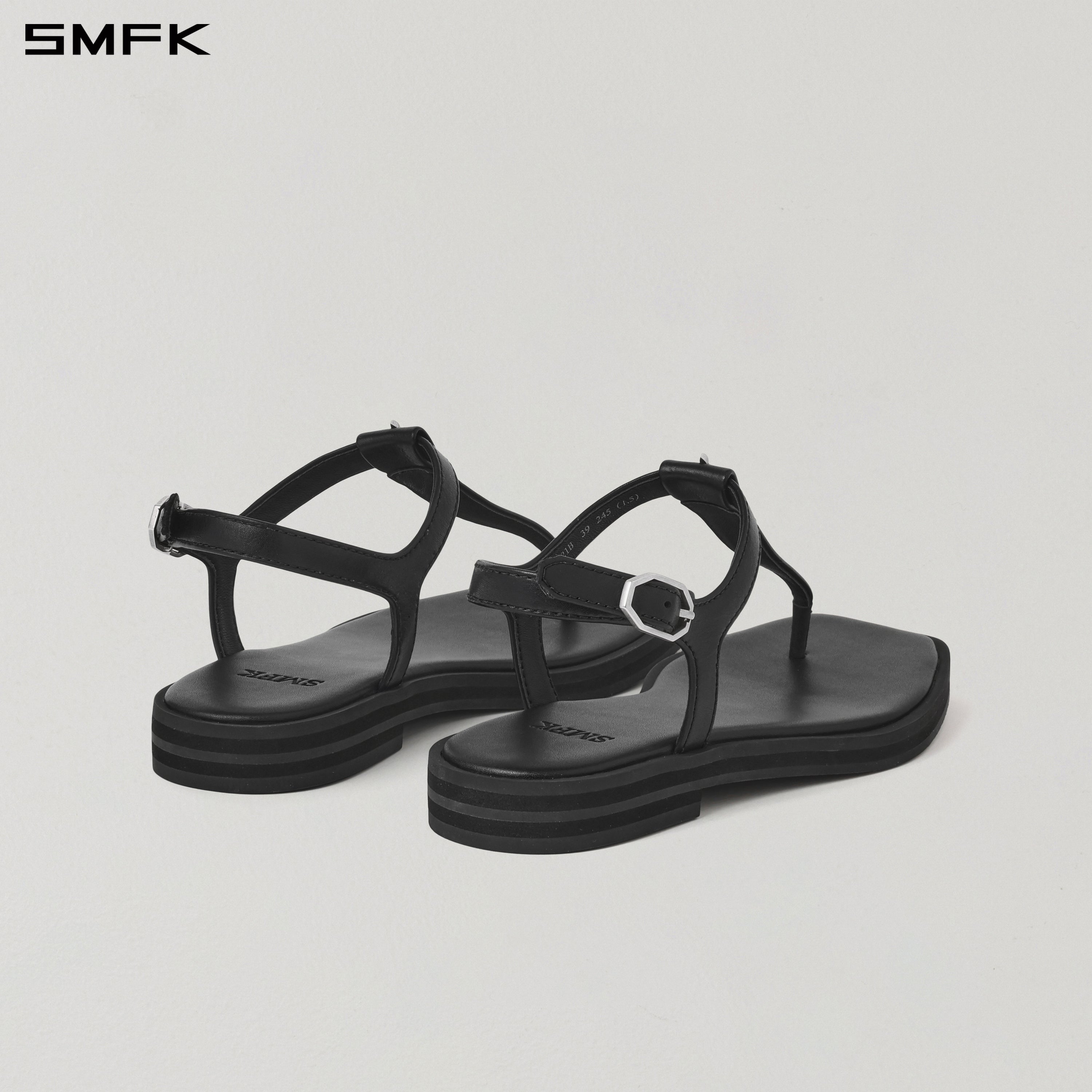 팬텀 프리즘 스트랩 가죽 클래식 샌들 (블랙)