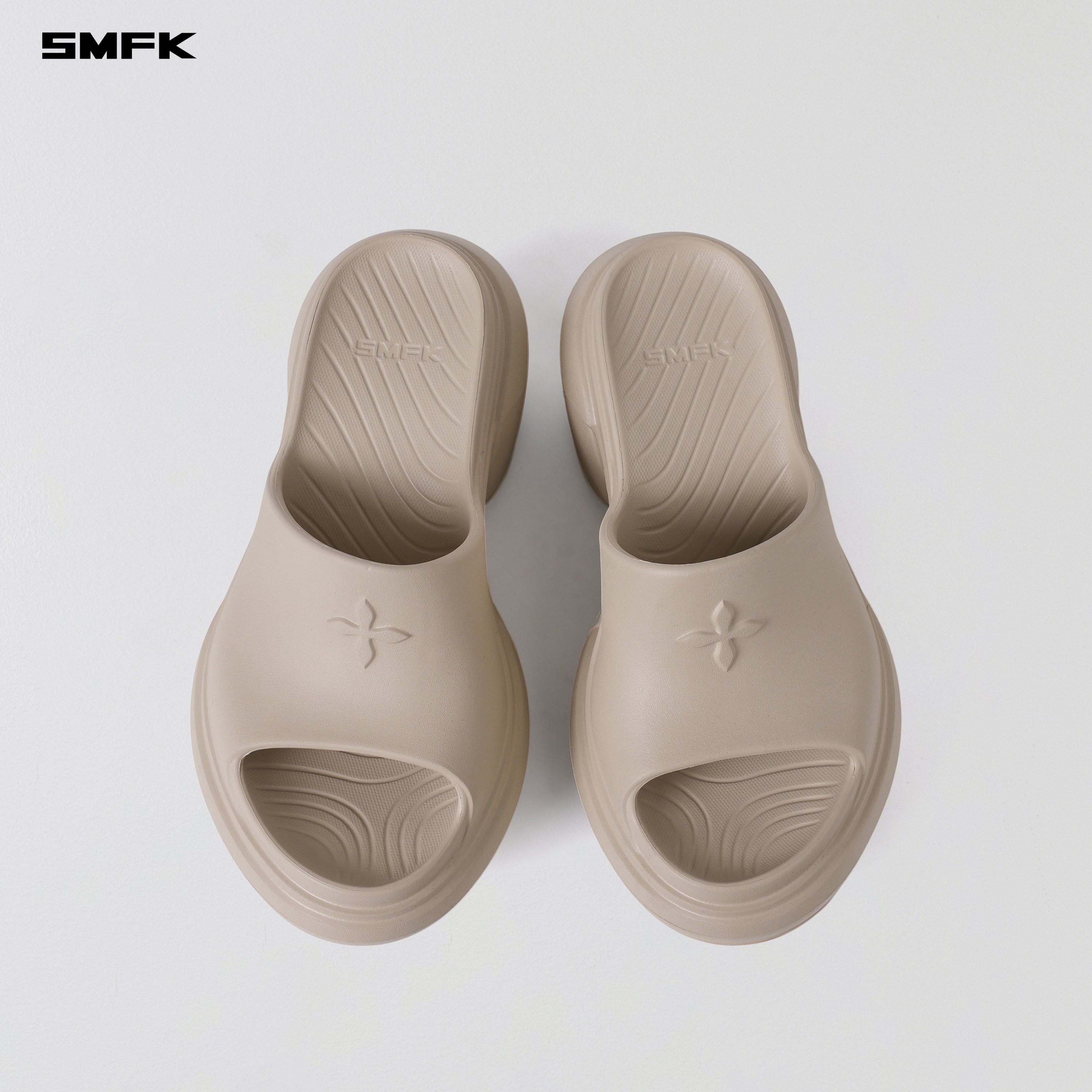 流线一体高跟拖鞋肤色