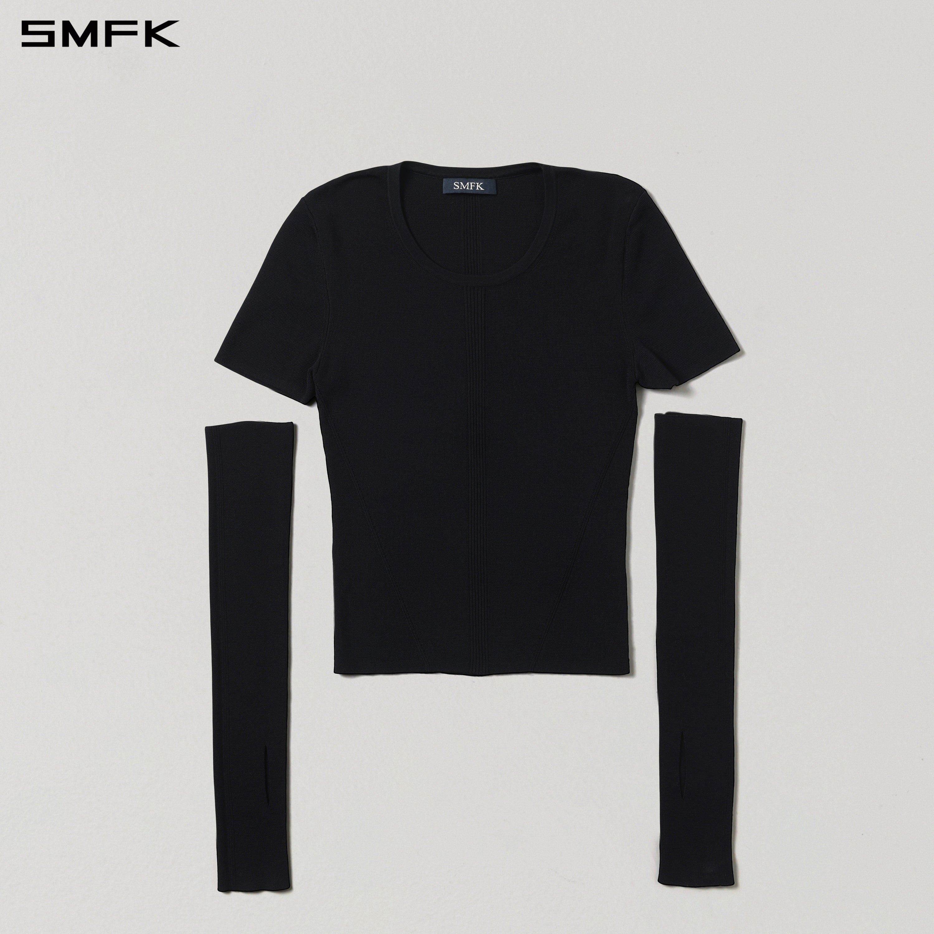 ブラック スリムフィット アームスリーブTシャツ