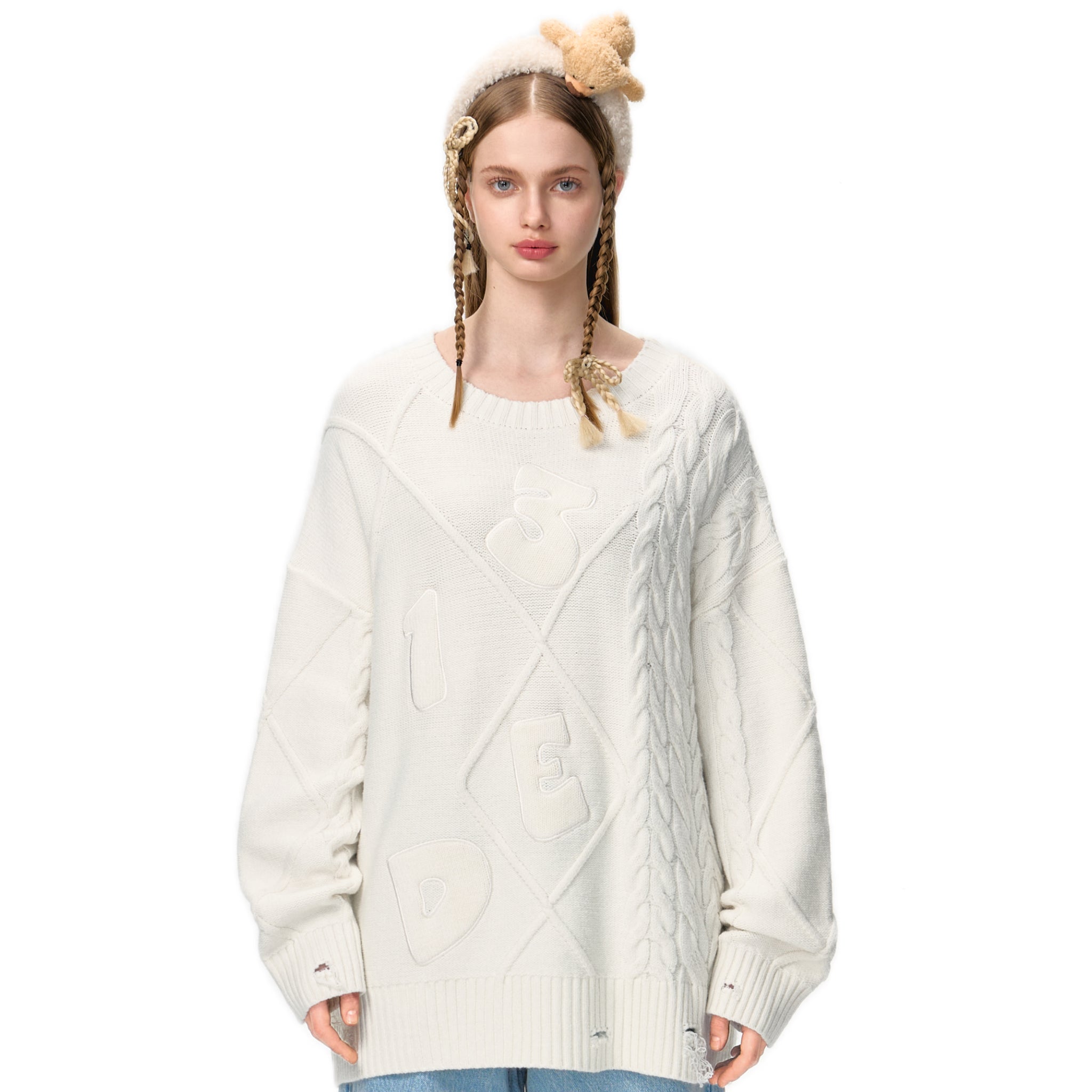 13DE MARZO Bear Embossment Weave Sweater In White | MADAX