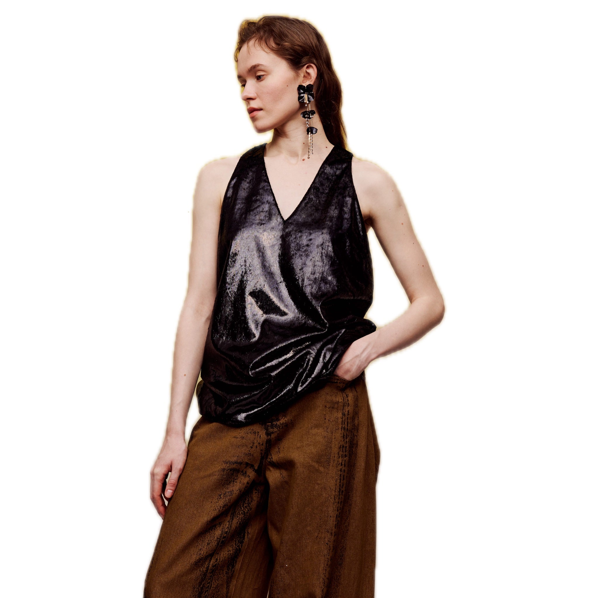 ilEWUOY Black Onion Velvet Laminated V-neck Vest | MADA IN CHINA