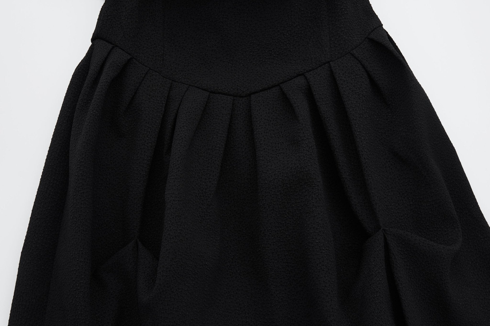 Maca Kaka Black Ruffled Pleated Dress | MADA IN CHINA