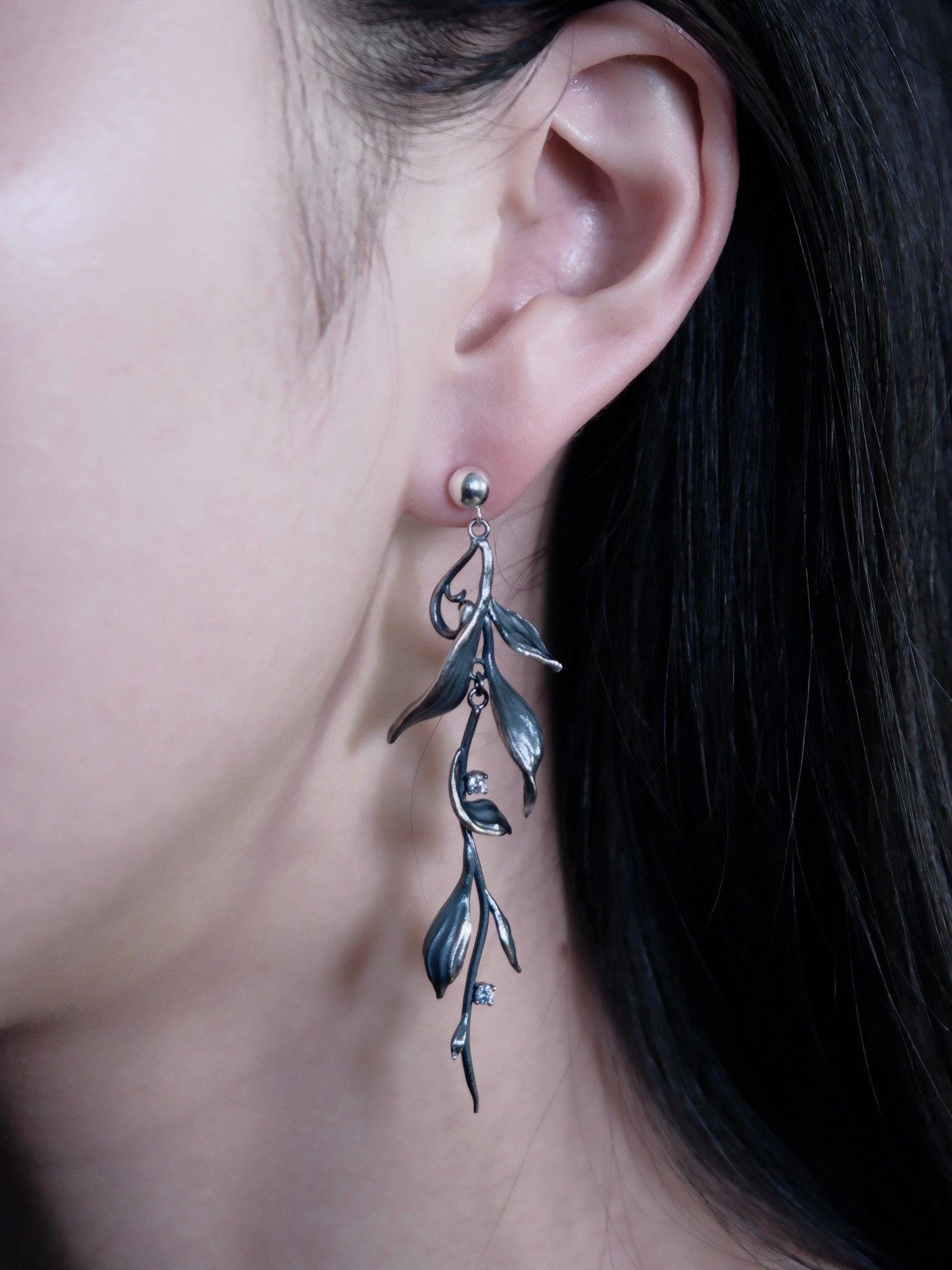 CHENG Black Silver Dew Leaf Earrings | MADA IN CHINA