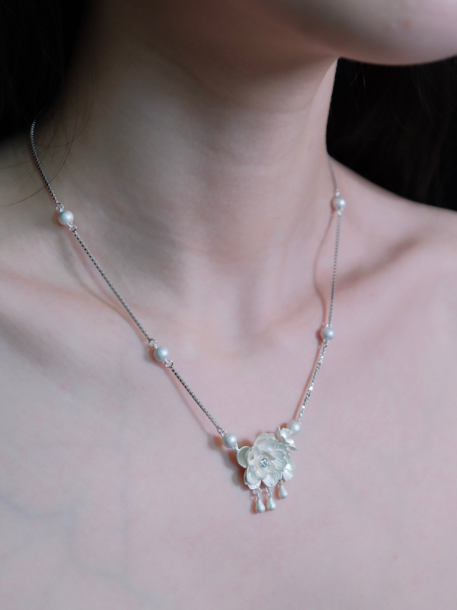 CHENG Burnt White Cherry Blossom Necklace | MADA IN CHINA