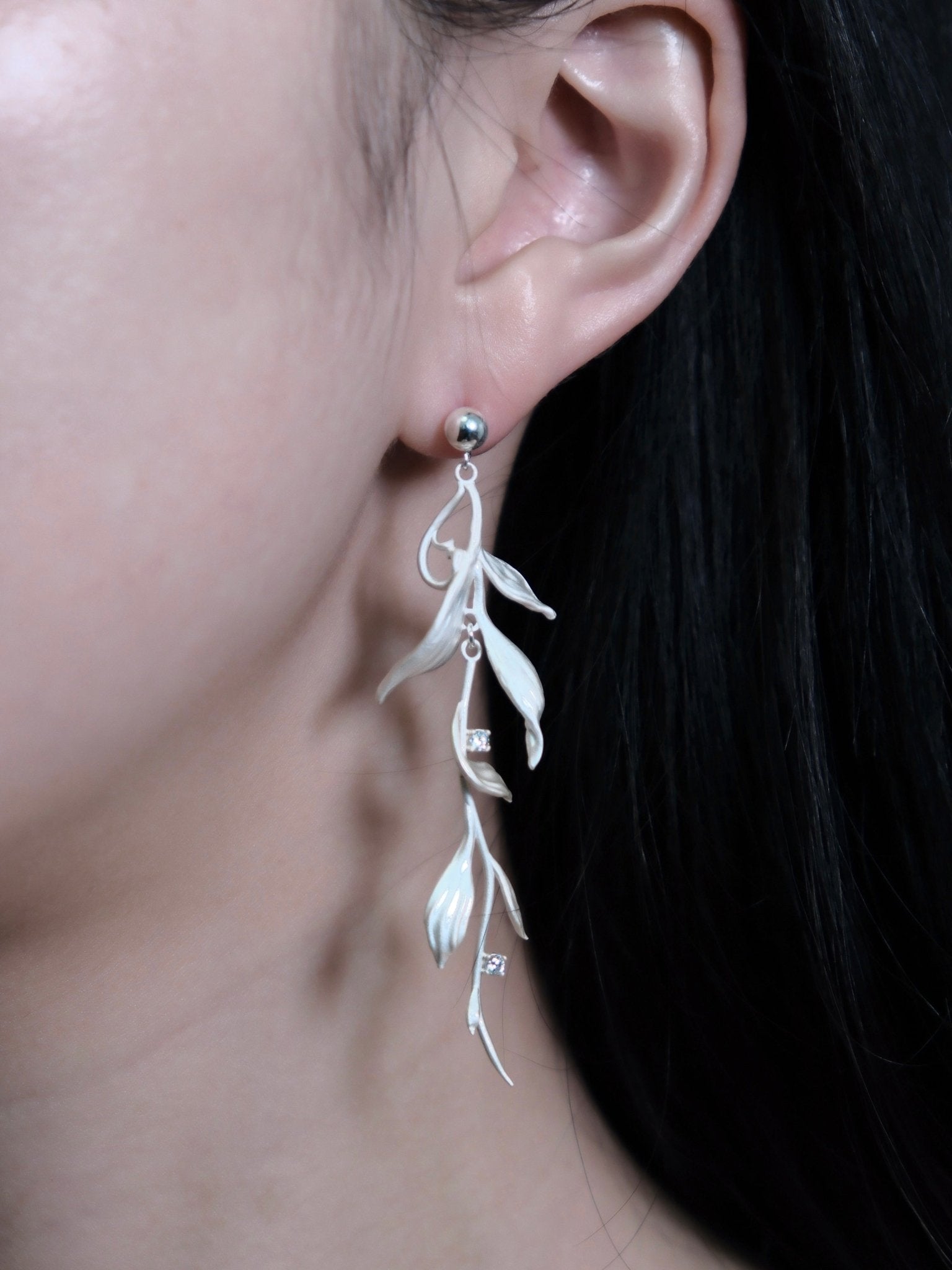 CHENG Burnt White Dew Leaf Earrings | MADA IN CHINA