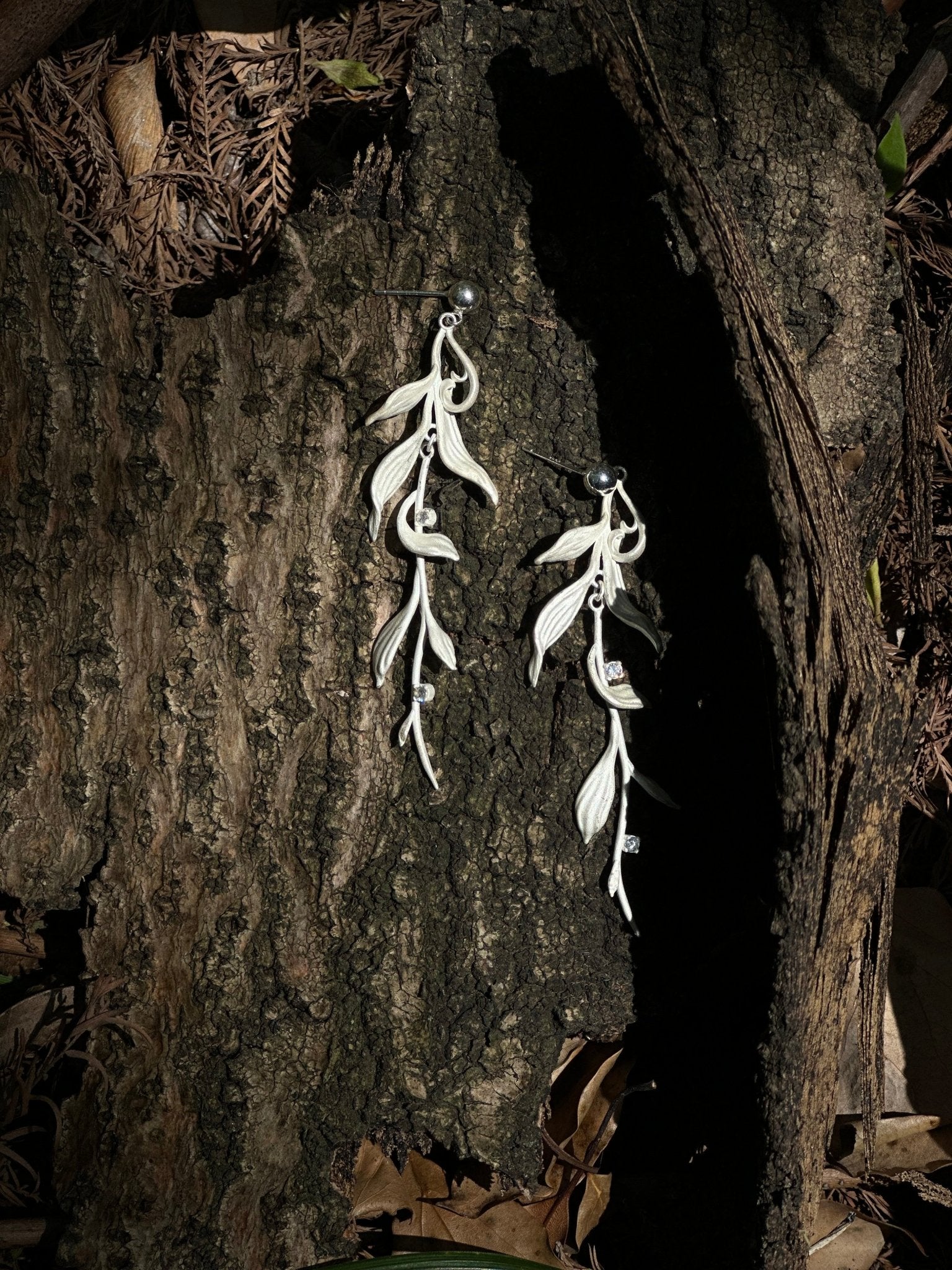 CHENG Burnt White Dew Leaf Earrings | MADA IN CHINA