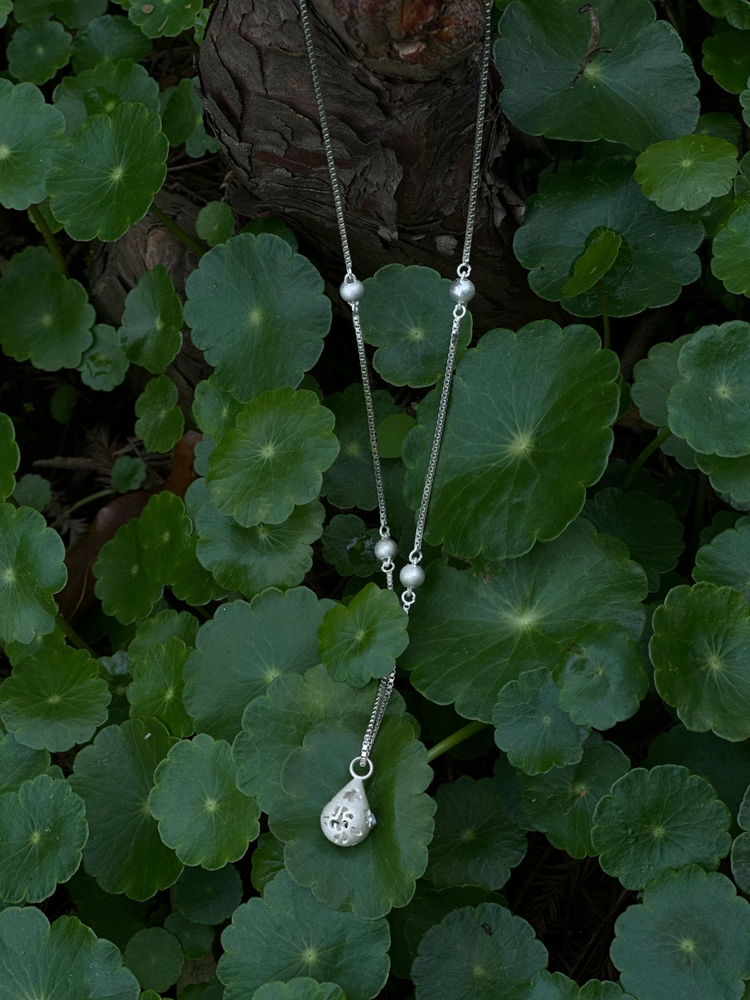 CHENG Burnt White Falling Flower Pattern Raindrop Carved Necklace | MADA IN CHINA