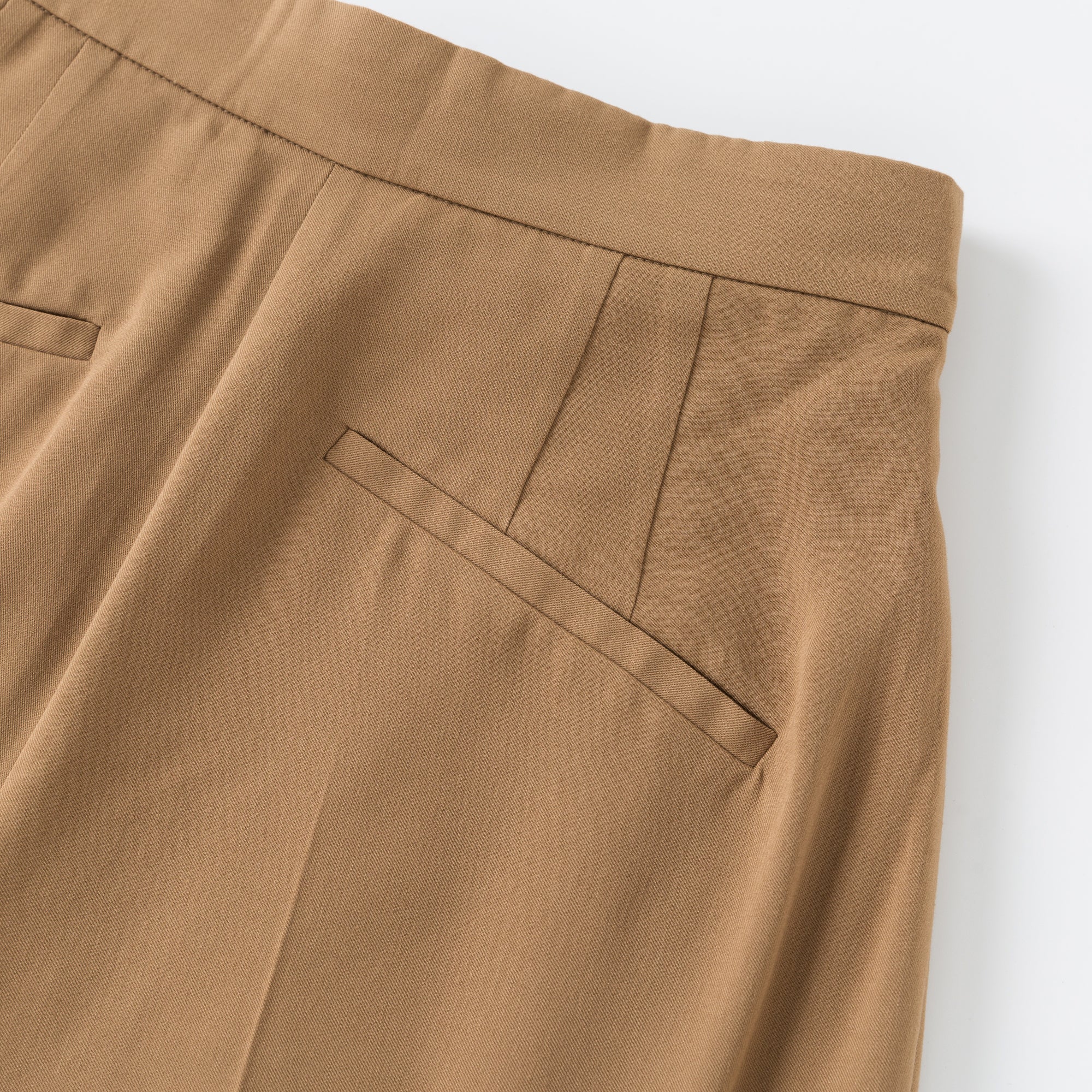 Ther. Camel High-waisted Pleated Trousers | MADA IN CHINA