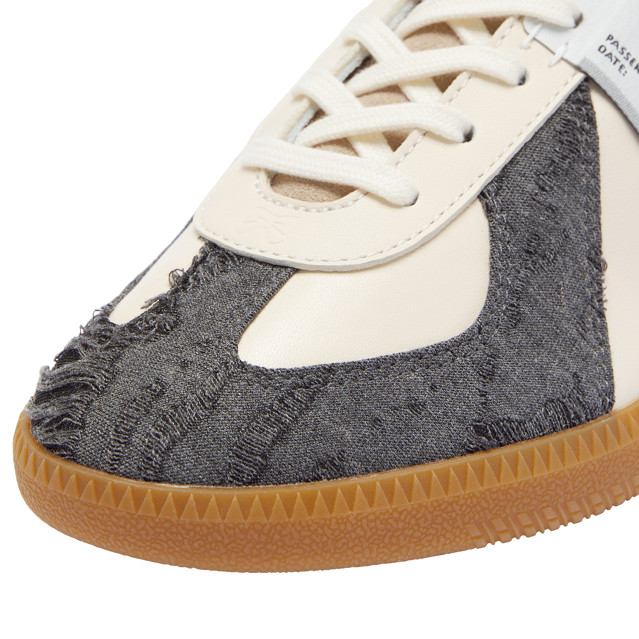 SMILEREPUBLIC Classic White - and - black - panelled Fringed Retro Training Shoes | MADAX