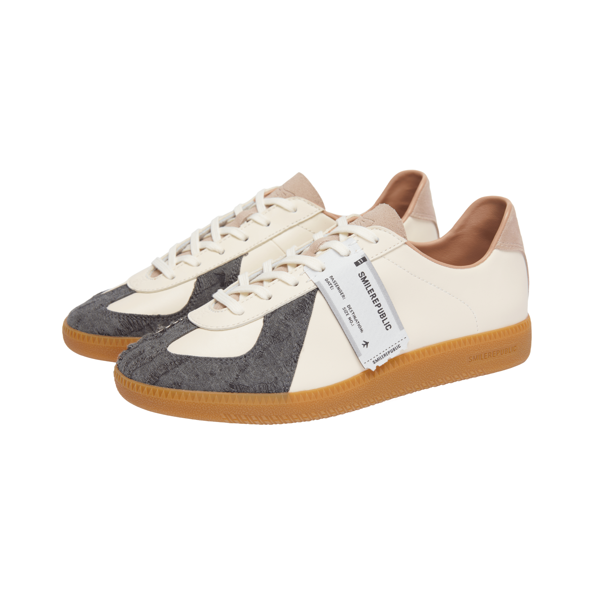 SMILEREPUBLIC Classic White - and - black - panelled Fringed Retro Training Shoes | MADAX