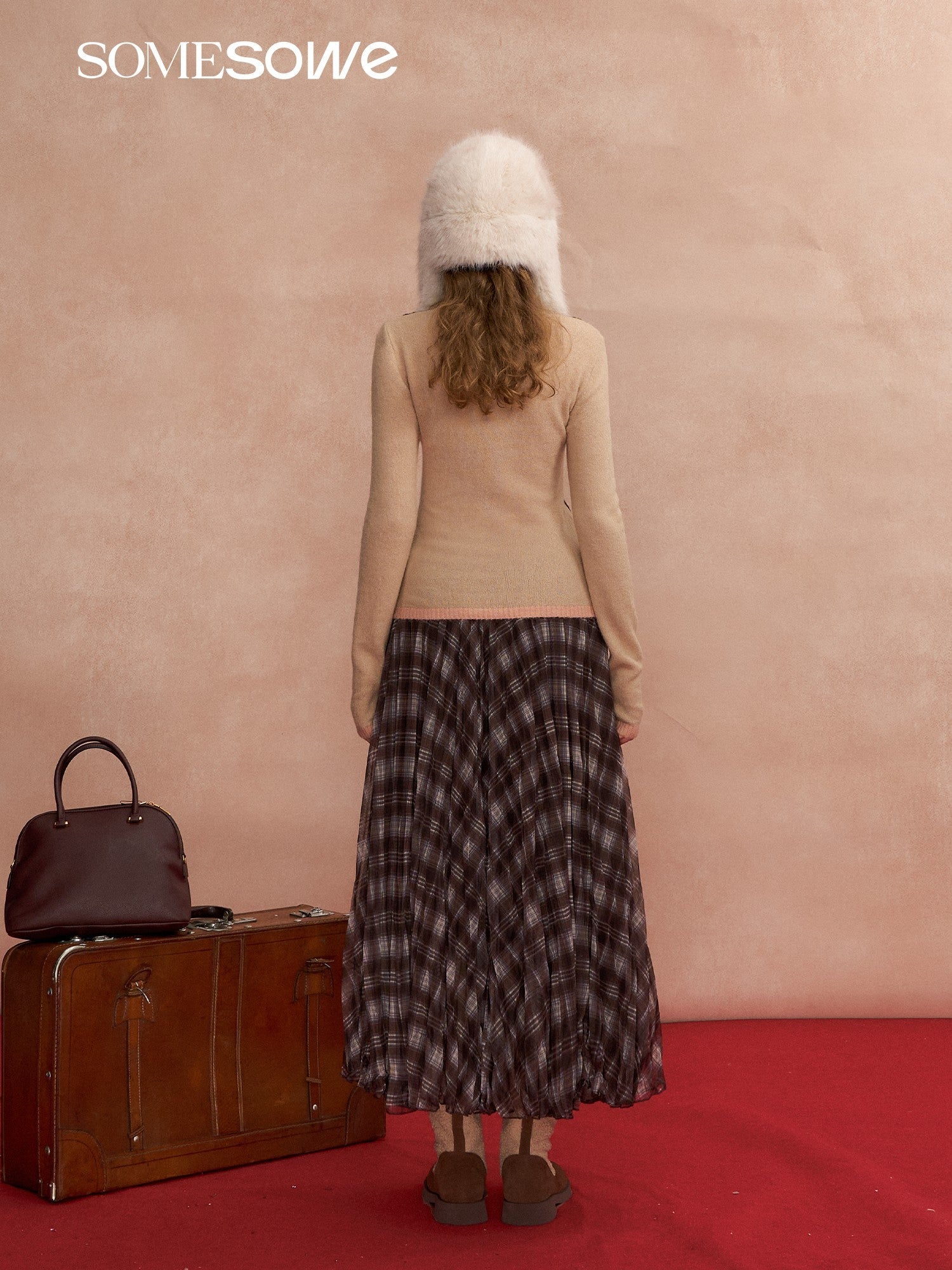 SOMESOWE Color - blocked Vest Layered Over A Long - sleeved Sweater In Brown | MADAX