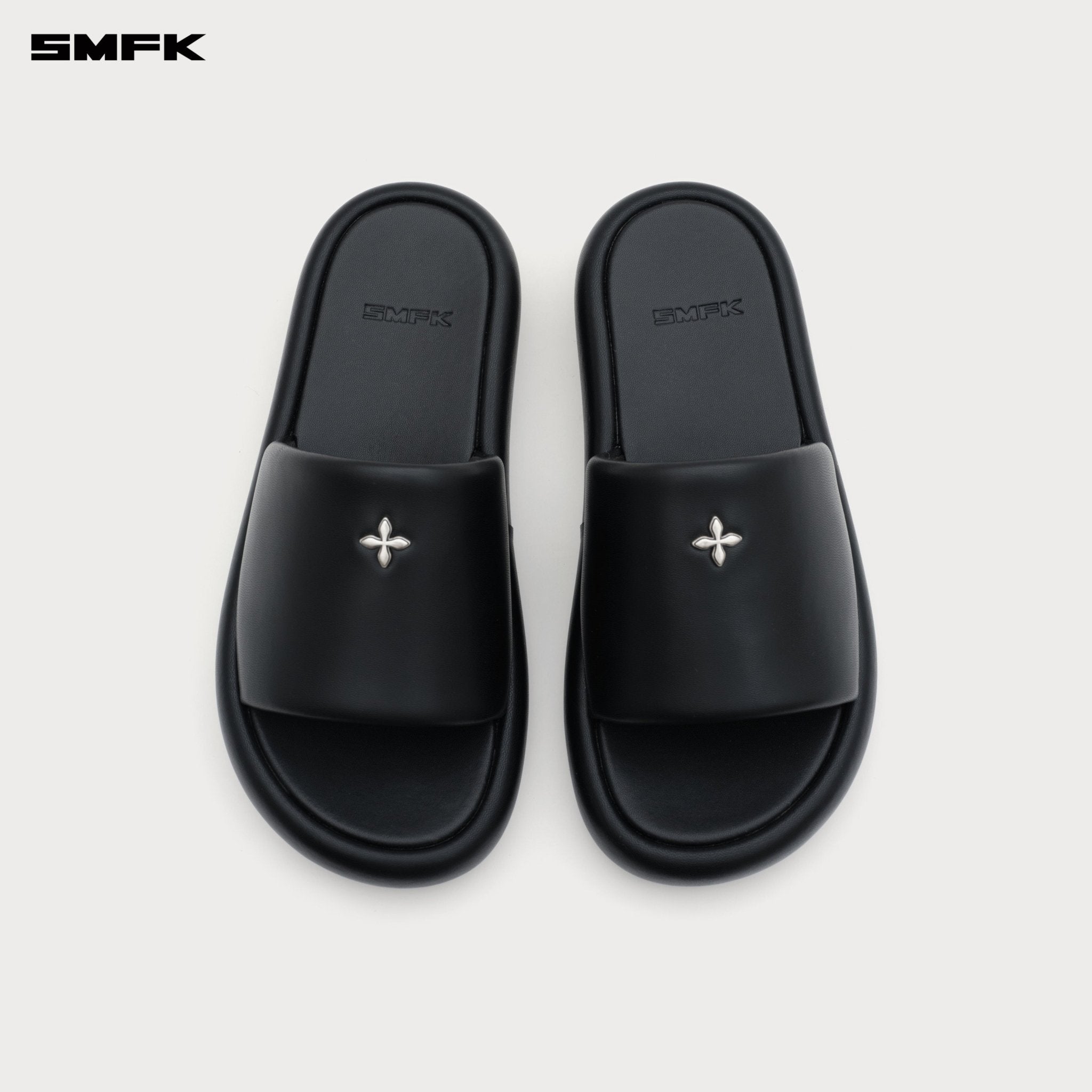 SMFK Compass Badge Leather Slippers In Black | MADAX