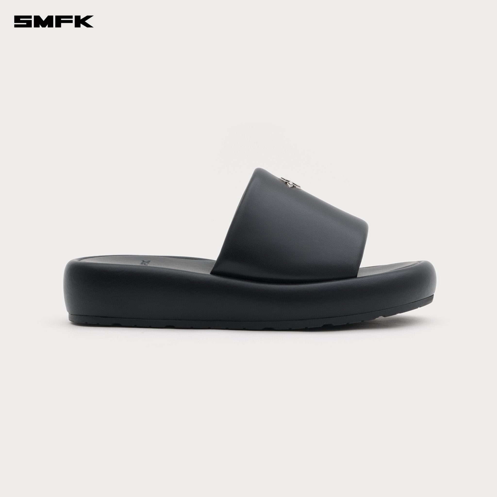SMFK Compass Badge Leather Slippers In Black | MADAX