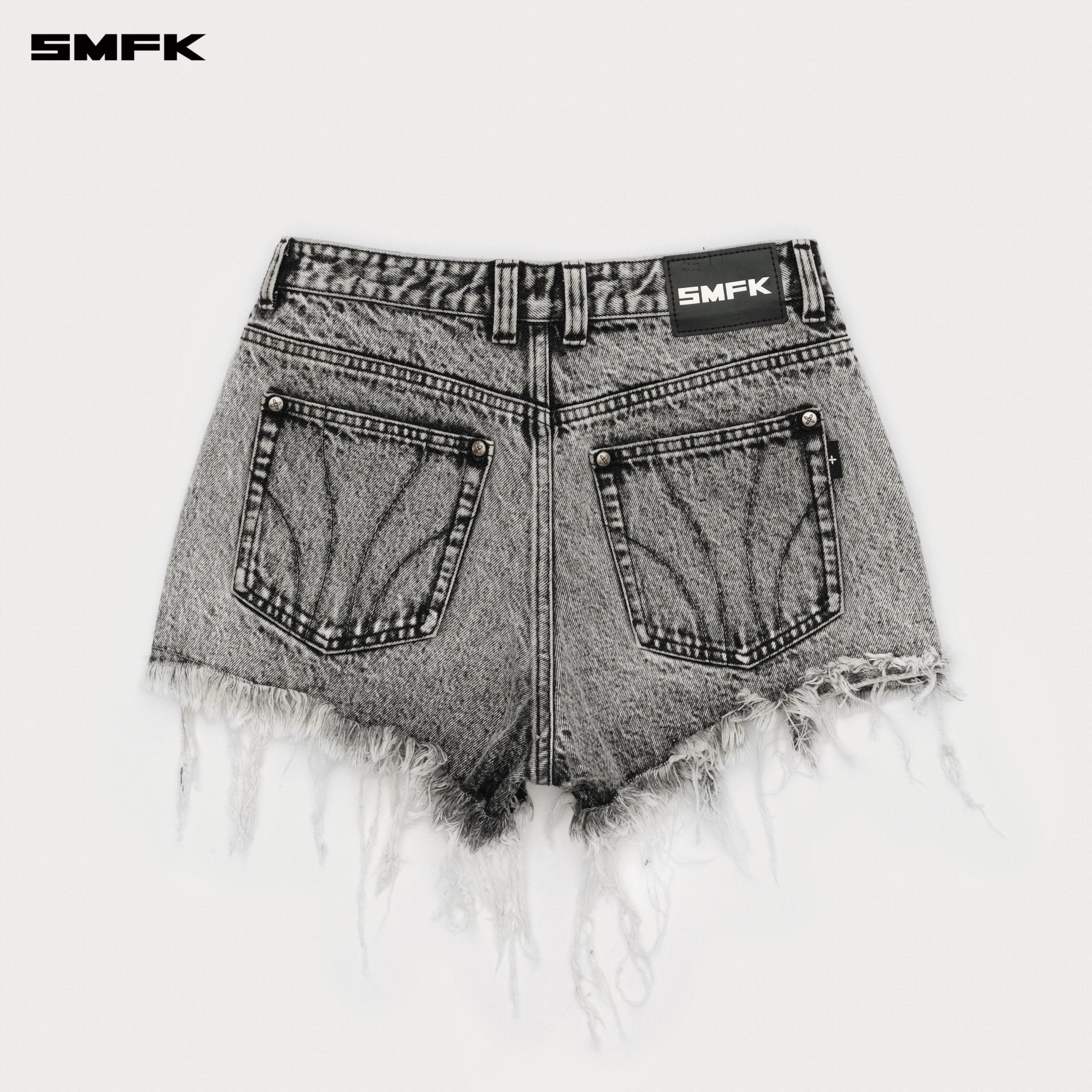 SMFK グレー デニムショートパンツ コンパスクロス クラシック ウィルダネス デニムショーツ グレー | MADAX