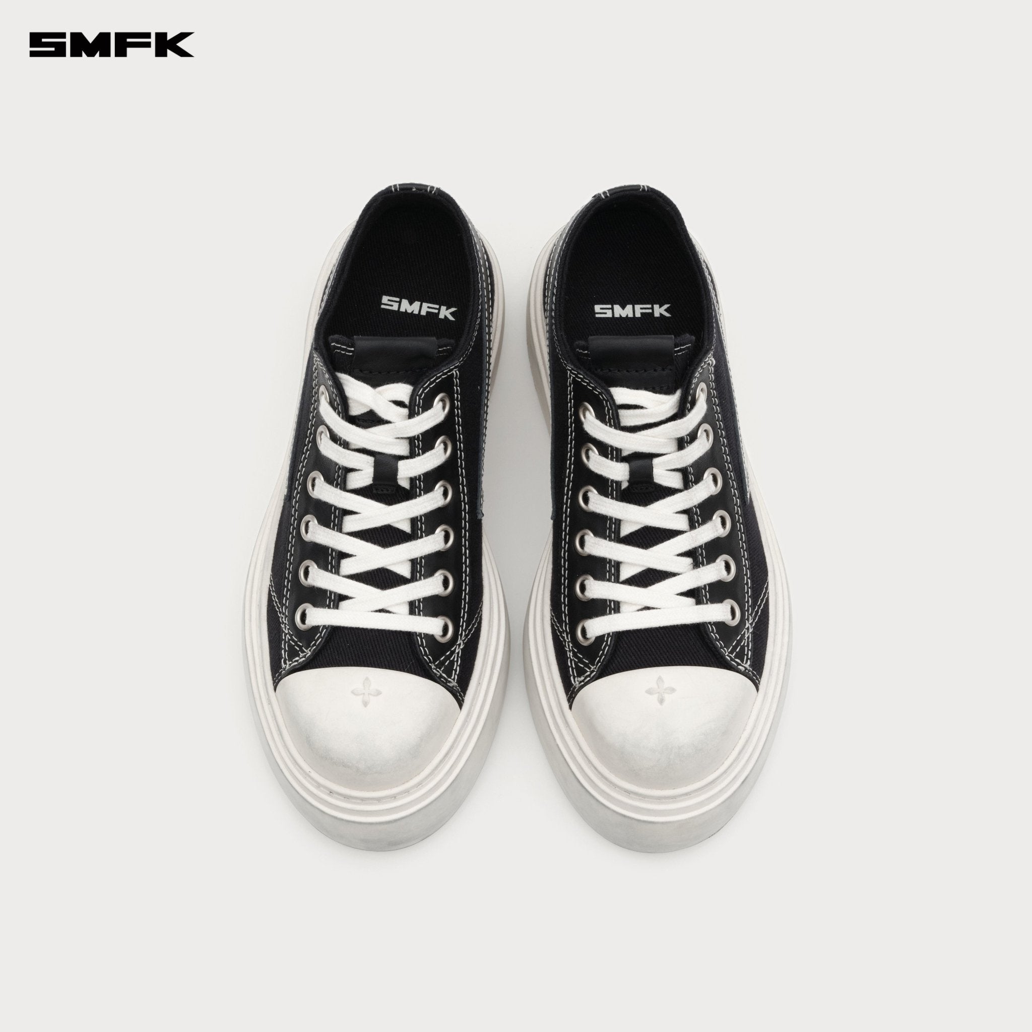 SMFK Compass Meteor Rove Low - Top Sneaker In Black | MADAX