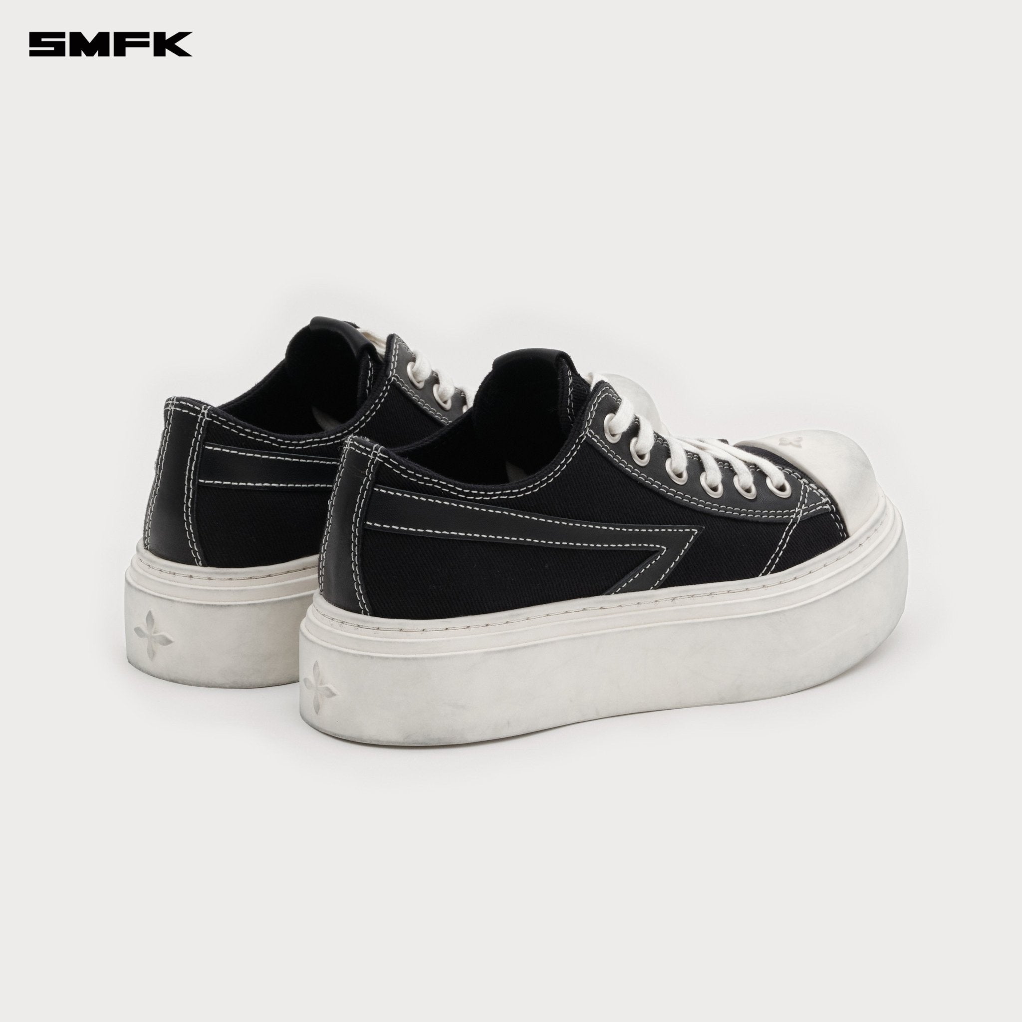 SMFK Compass Meteor Rove Low - Top Sneaker In Black | MADAX