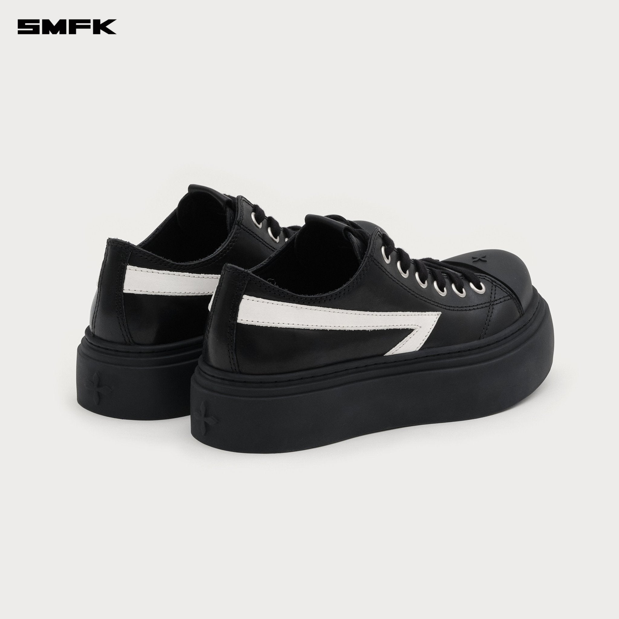 SMFK Compass Meteor Rove Night Low - Top Sneaker In Black | MADAX