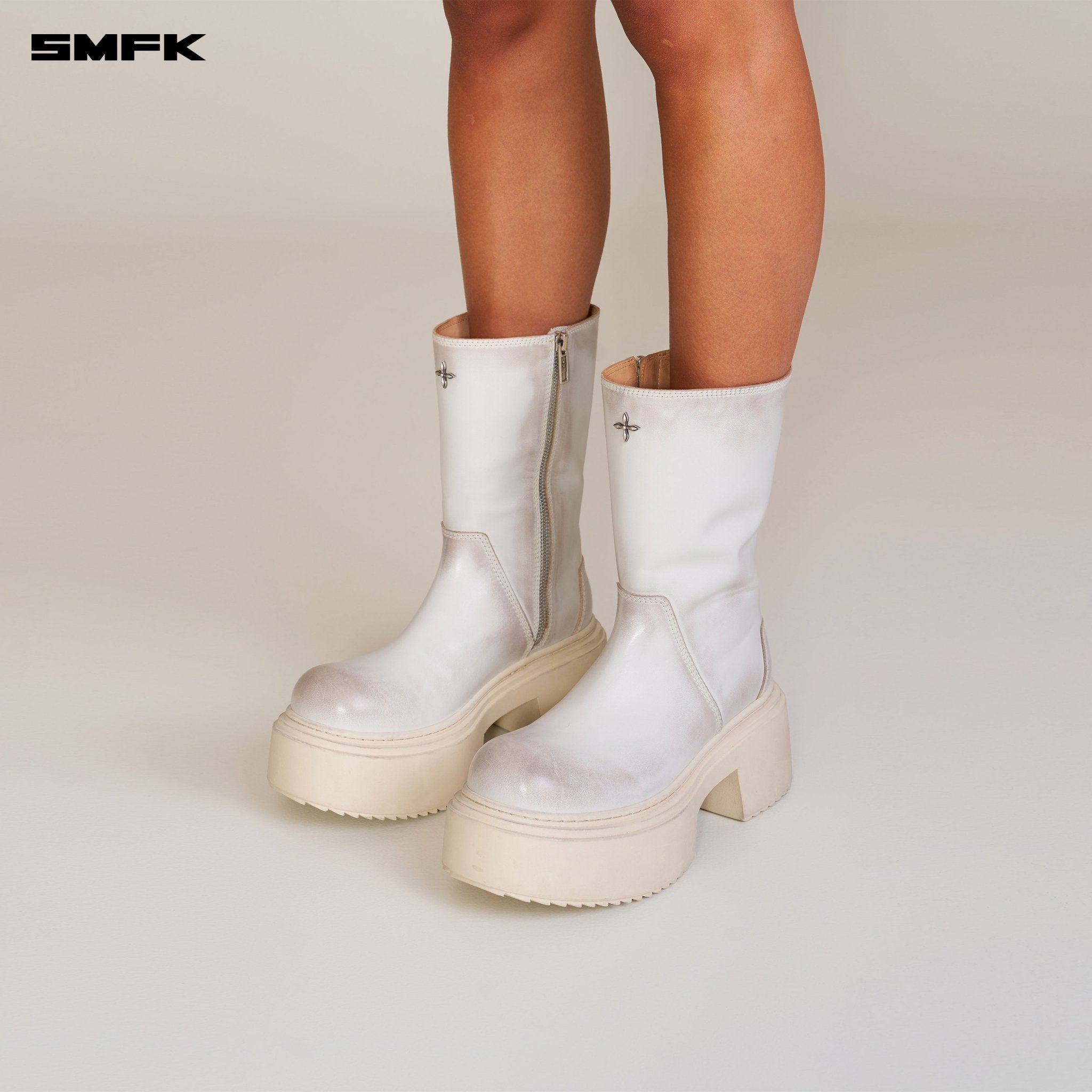 SMFK Compass Mode Leather Riding Boots In White | MADAX