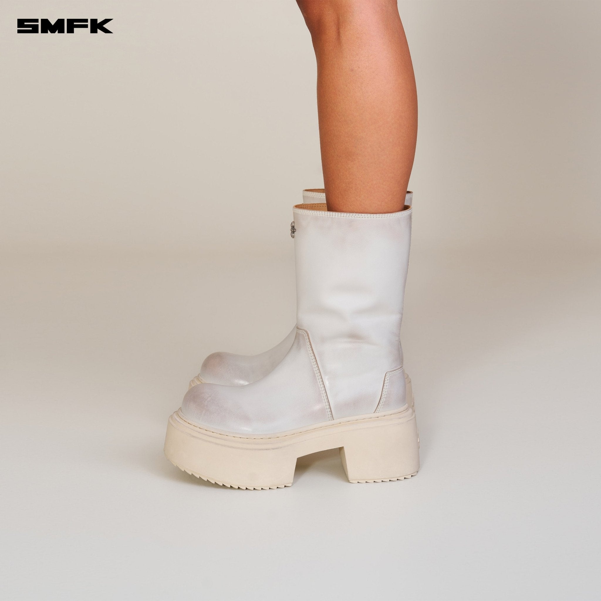 SMFK Compass Mode Leather Riding Boots In White | MADAX