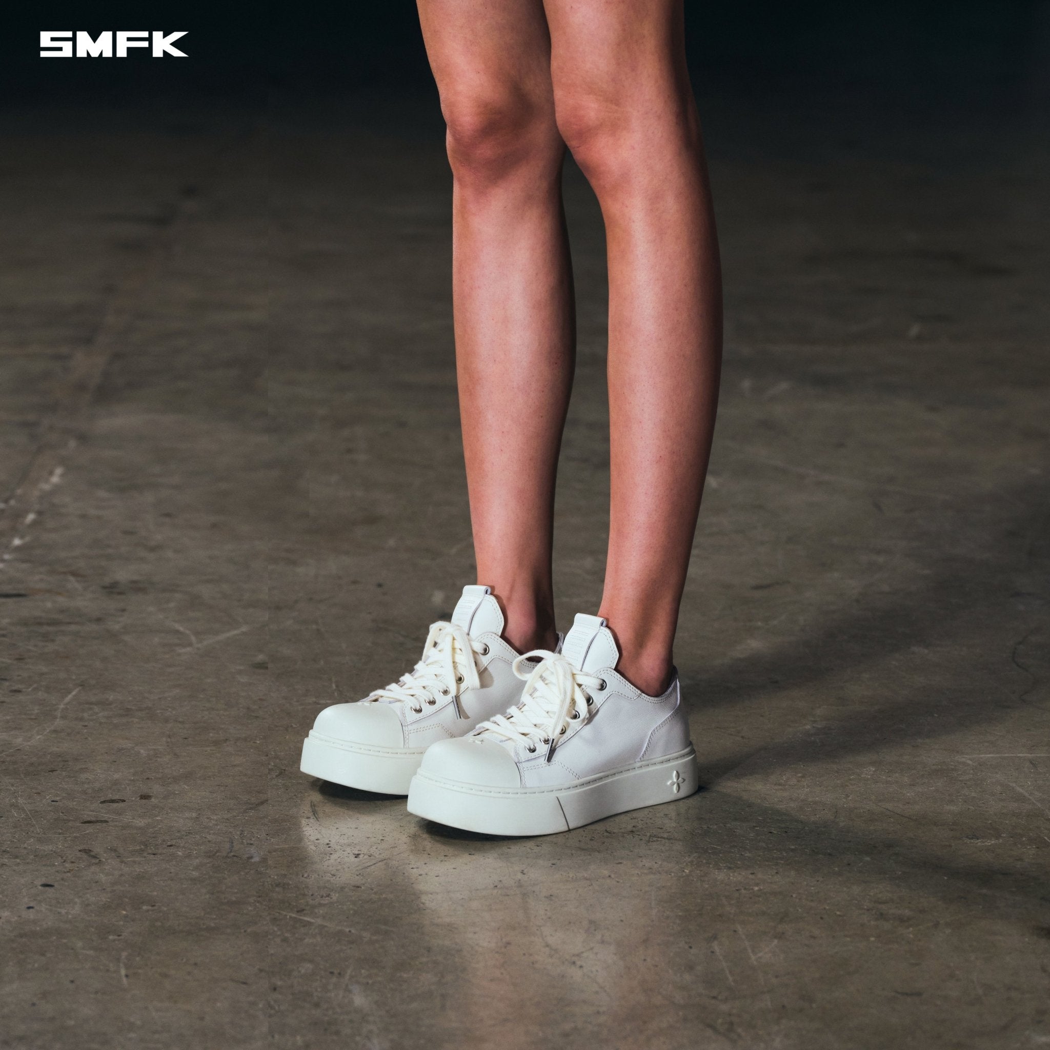 SMFK Compass Mode Leather Sneaker Low In Cloud White | MADAX