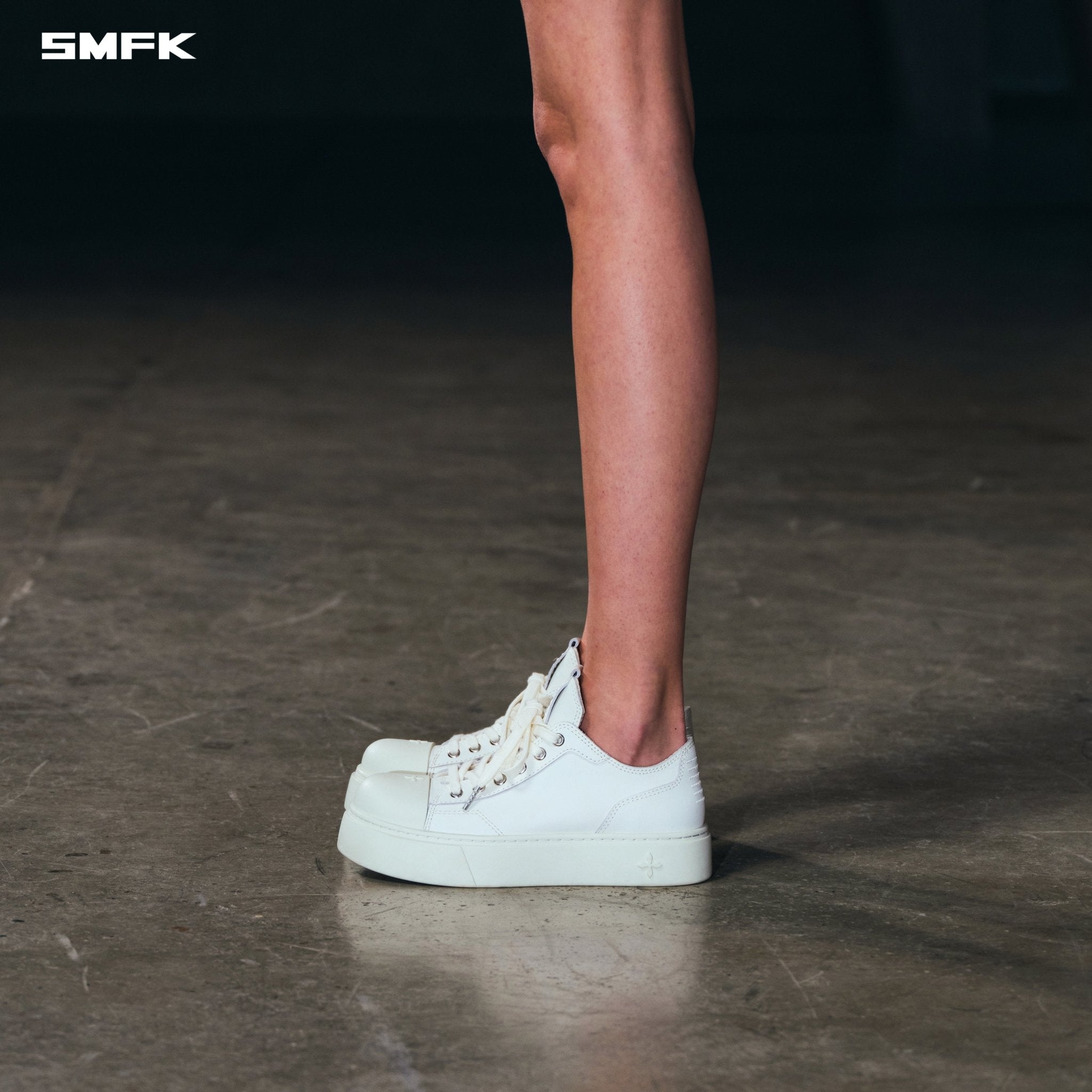 SMFK Compass Mode Leather Sneaker Low In Cloud White | MADAX