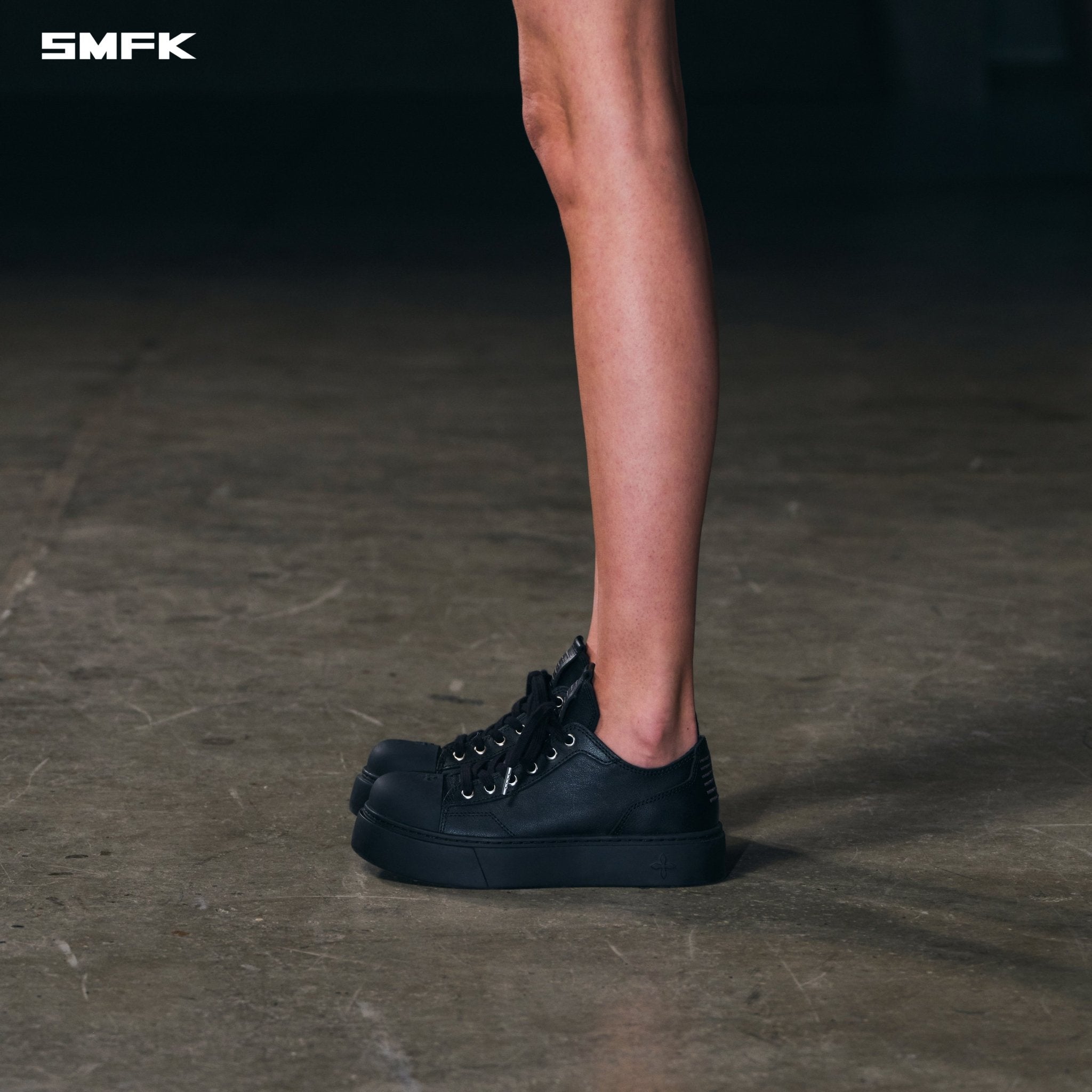 SMFK Compass Mode Leather Sneaker Low In Wild Black | MADAX