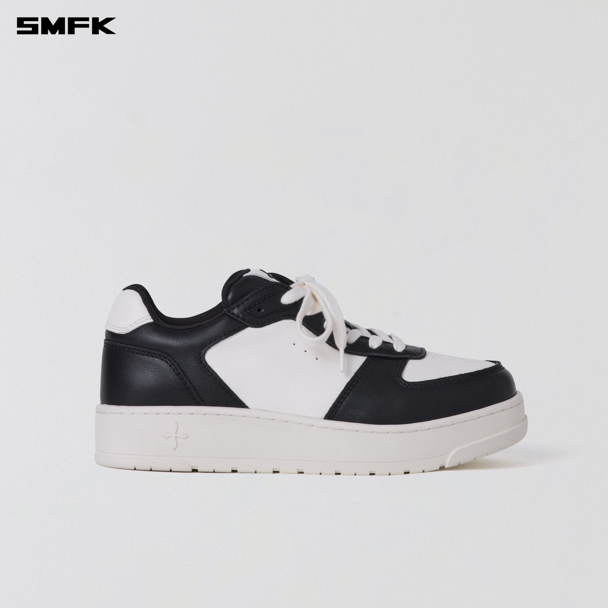 SMFK COMPASS MODE - T LEATHER SNEAKER BLACK WHITE | MADAX