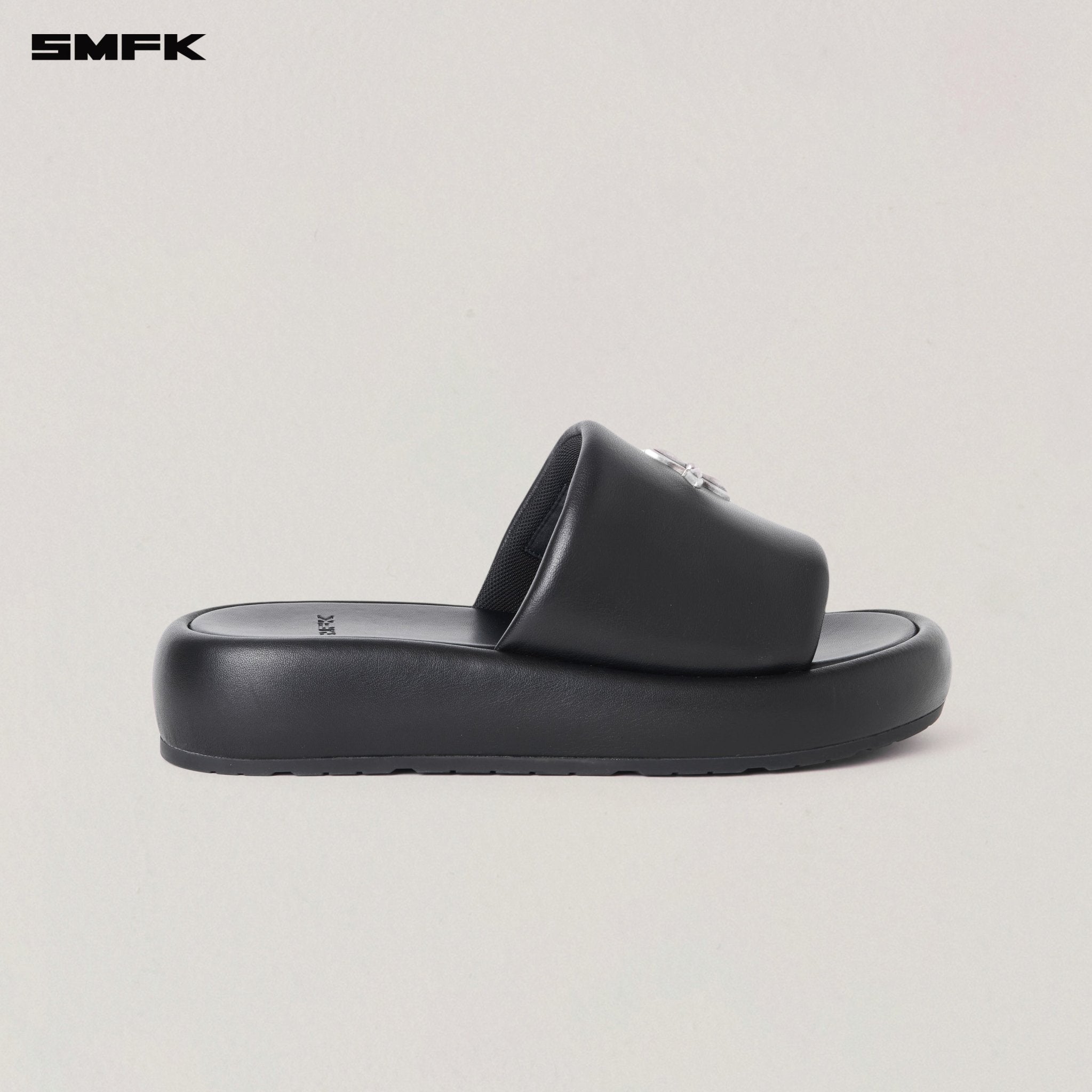 SMFK Compass Mode Unity Leather Slipper In Black | MADAX