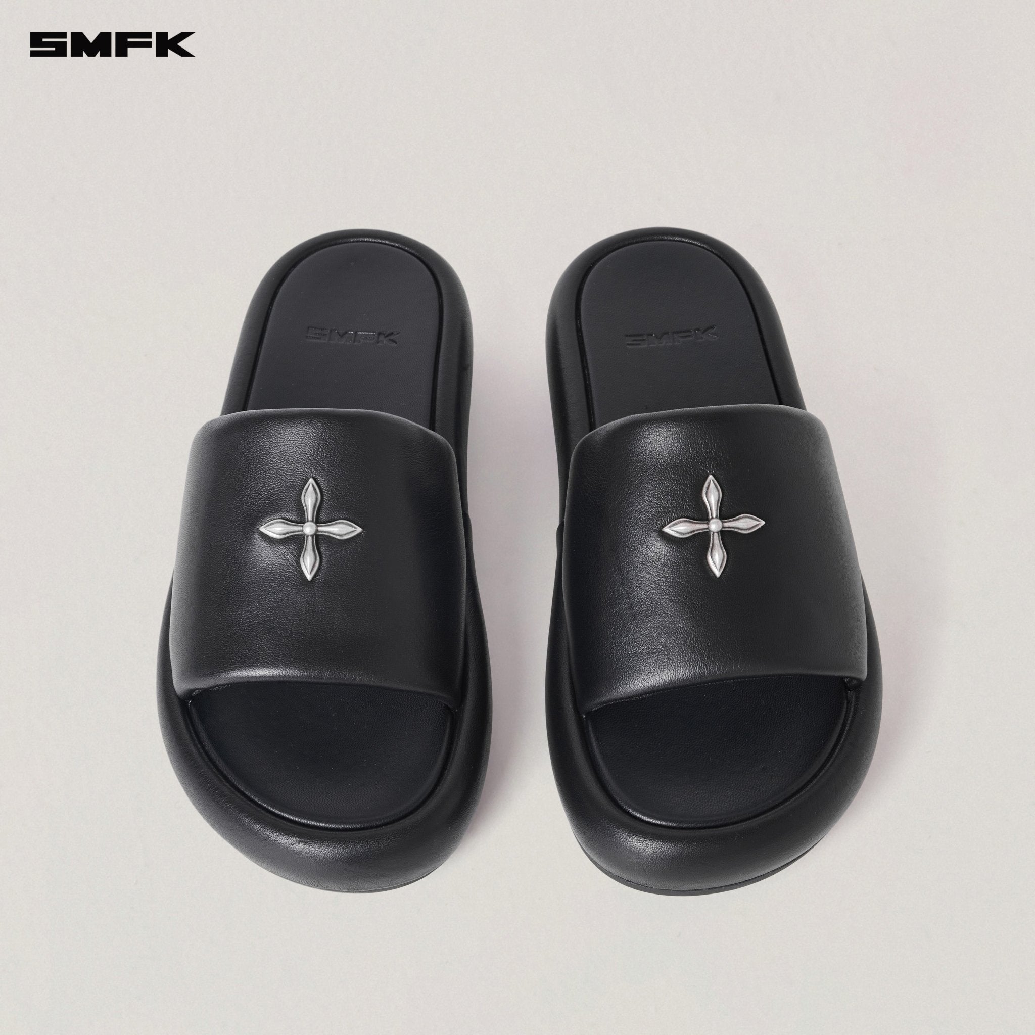 SMFK Compass Mode Unity Leather Slipper In Black | MADAX