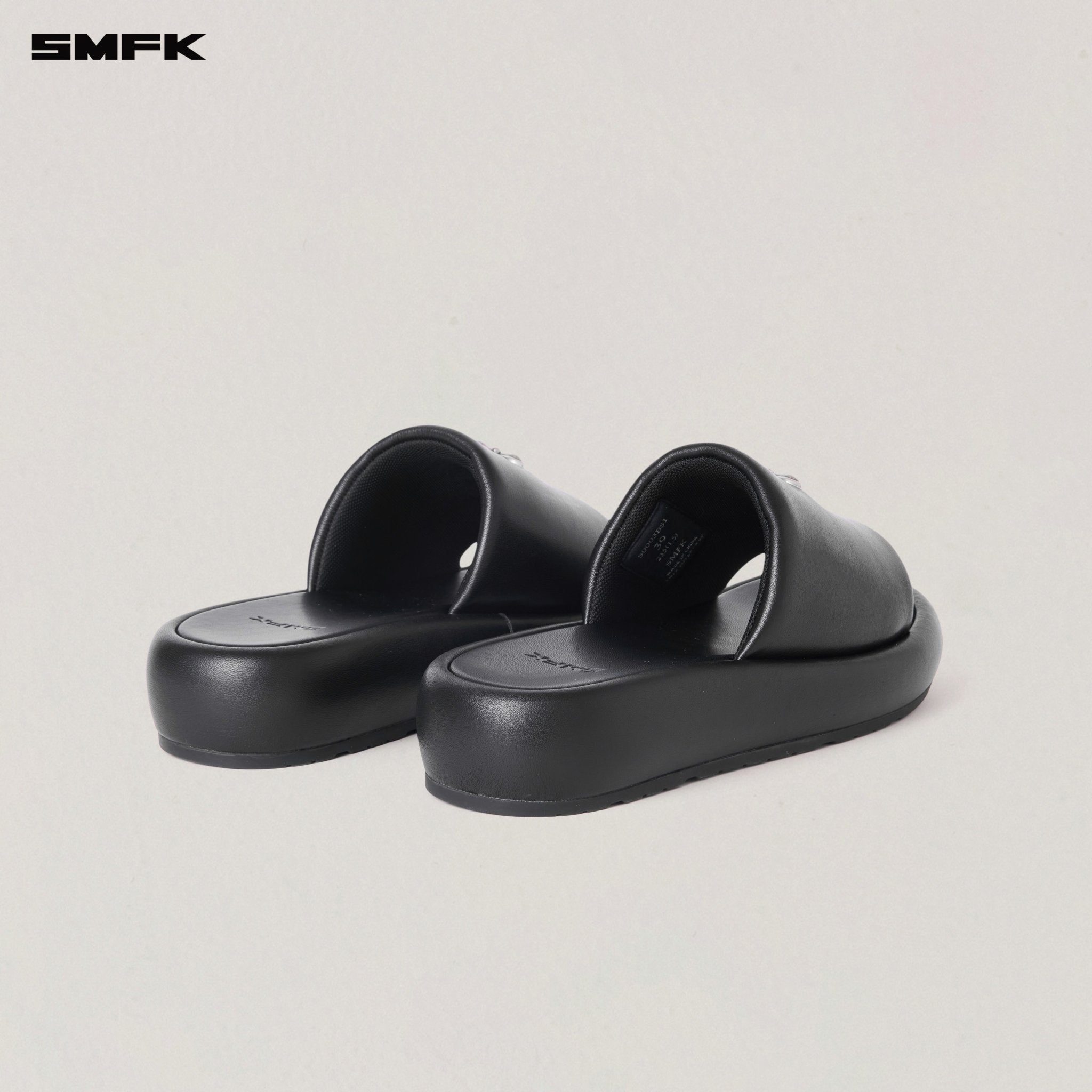 SMFK Compass Mode Unity Leather Slipper In Black | MADAX