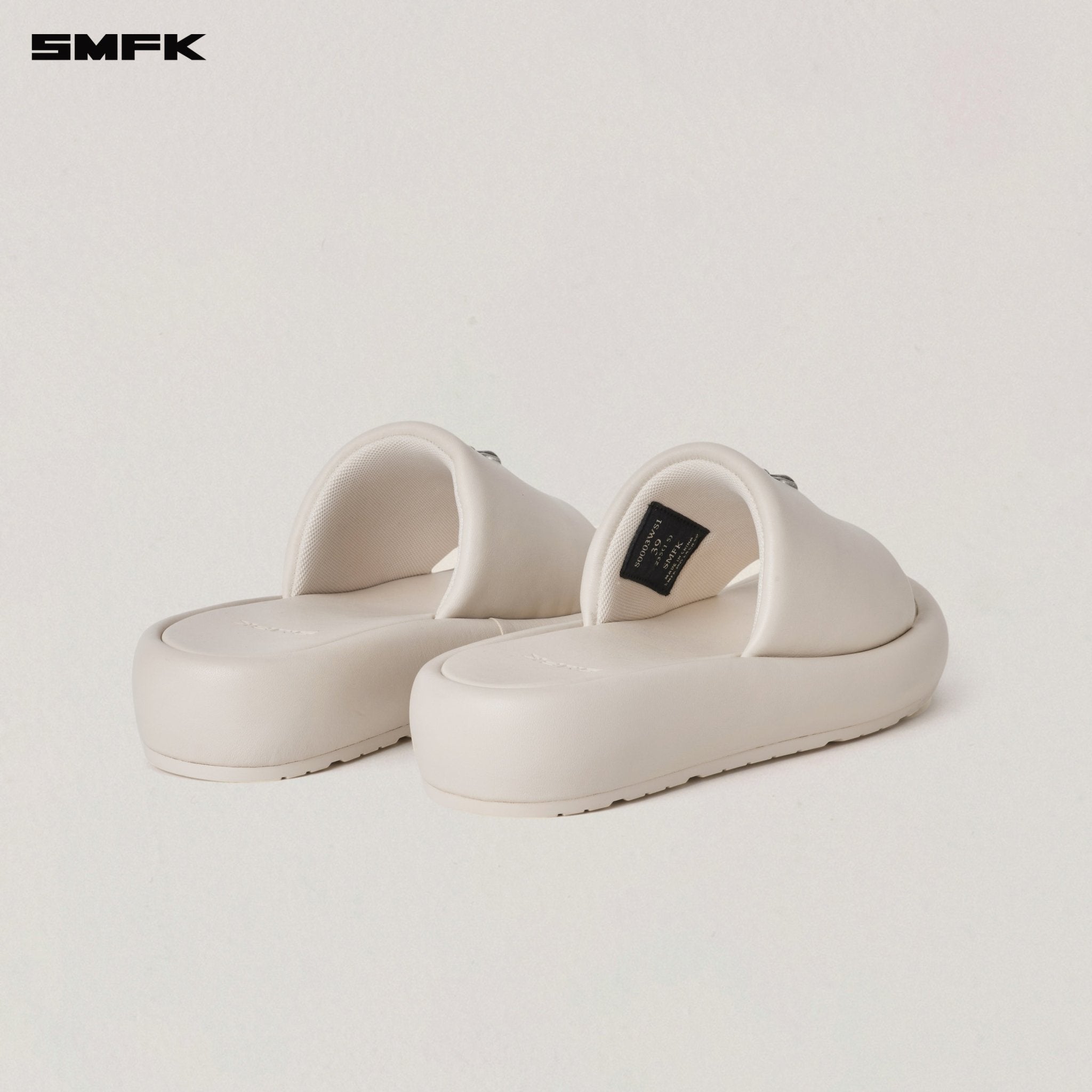 SMFK Compass Mode Unity Leather Slipper In White | MADAX
