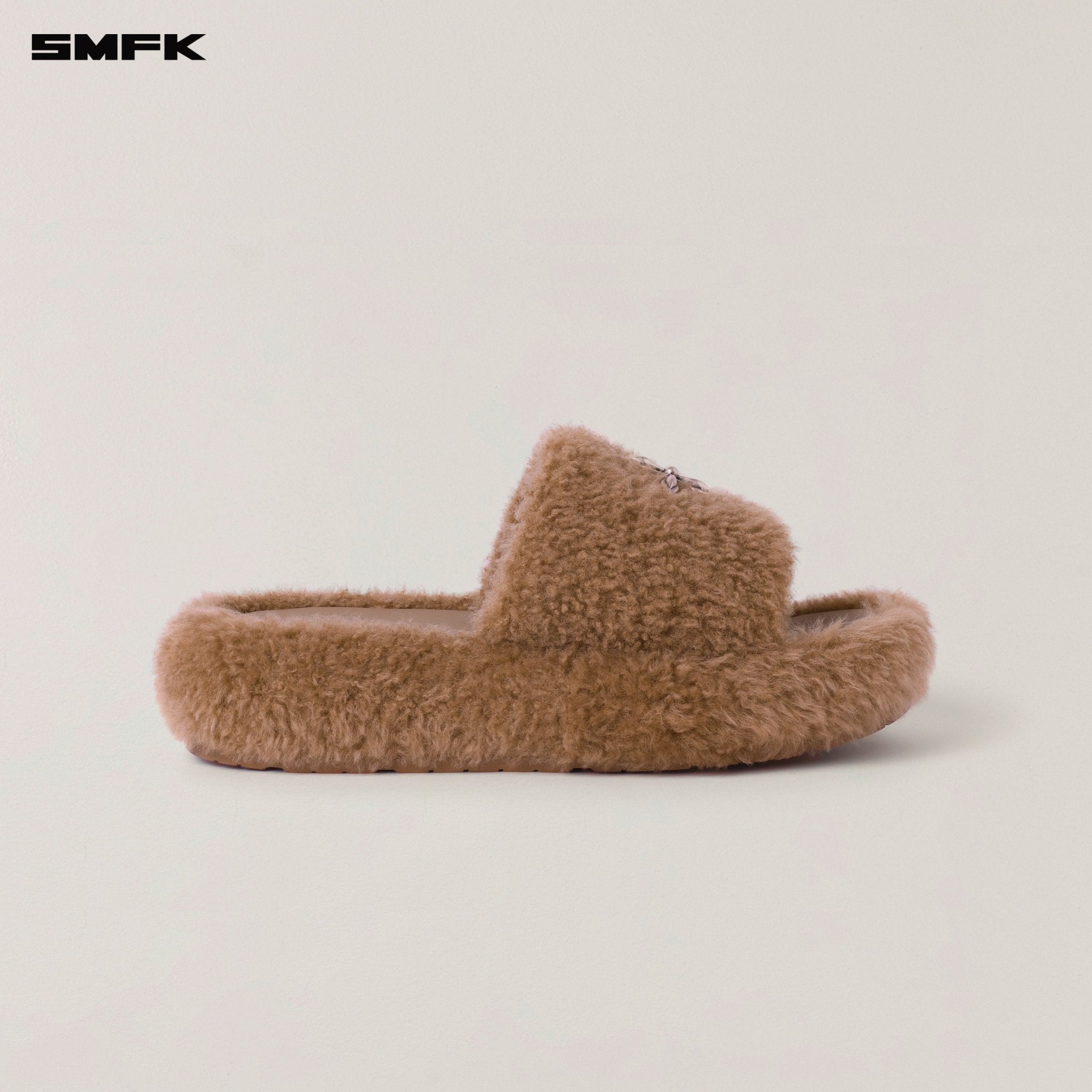 SMFK Compass Mode Wool Shearling Slipper In Tan | MADAX