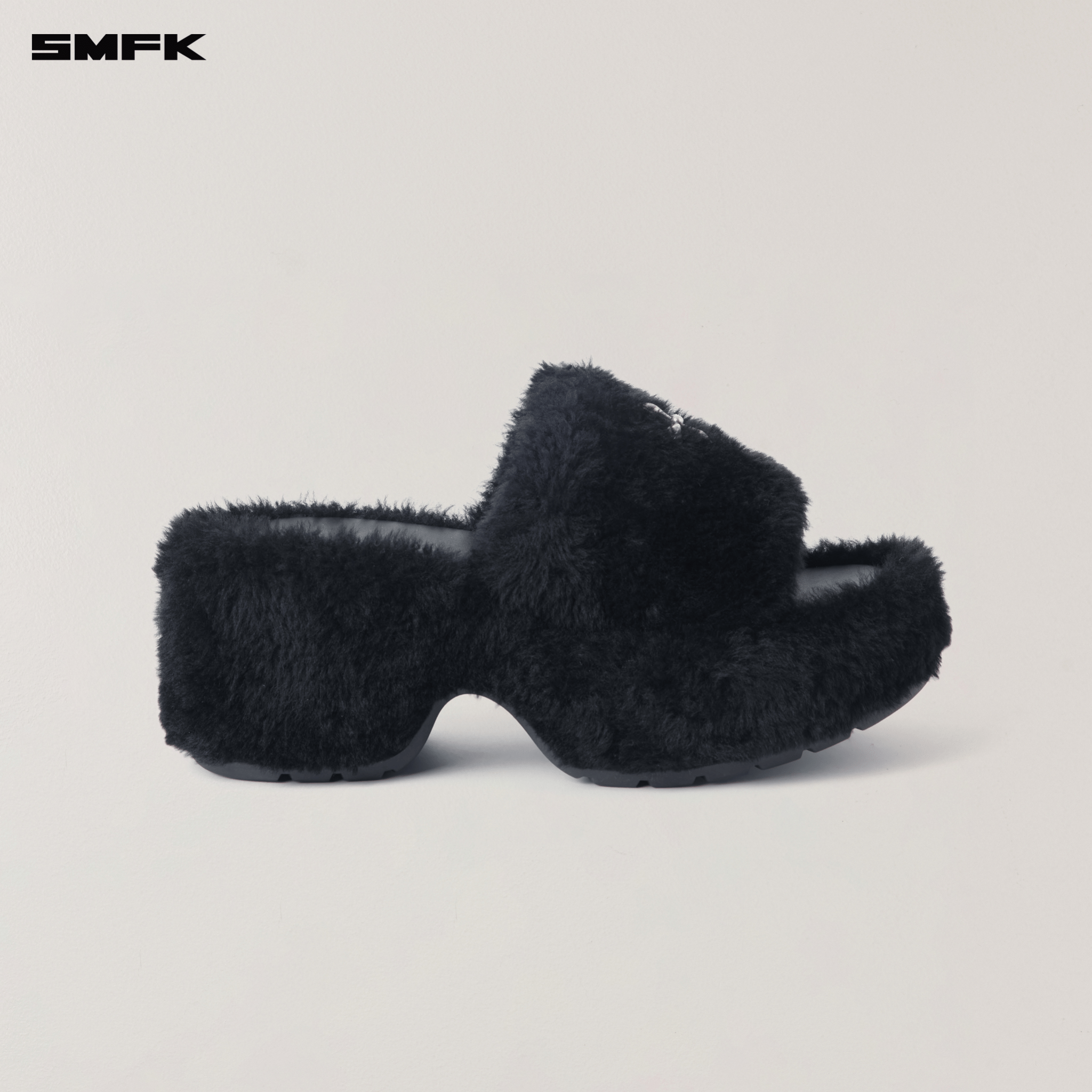 SMFK COMPASS MODE WOOL SHEARLING UNITY SLIPPER/HIGH in WILD BLACK | MADAX