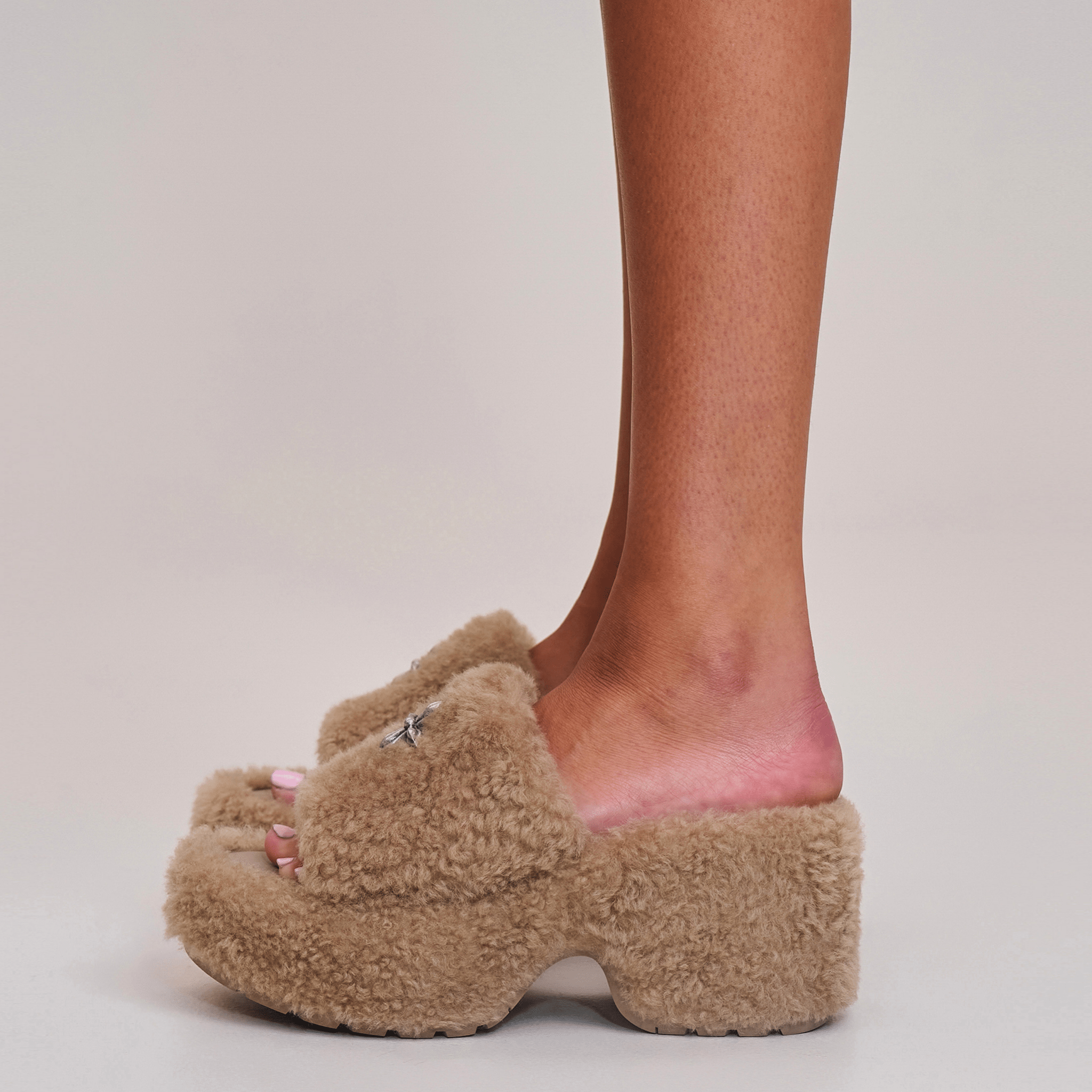 SMFK COMPASS MODE WOOL SHEARLING UNITY SLIPPER/HIGH SAND | MADAX