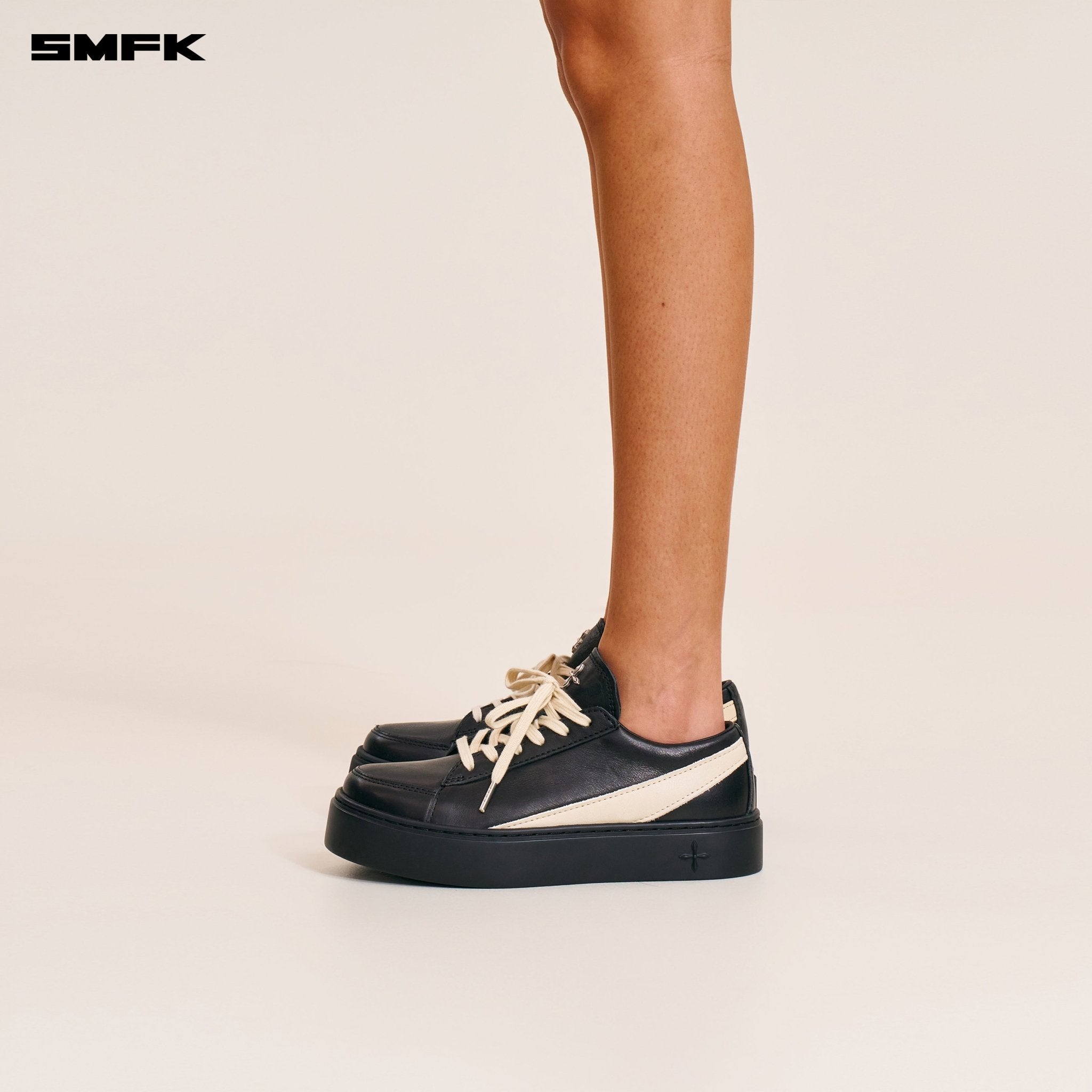 SMFK Compass Origin Leather Sneaker Low In Black | MADAX