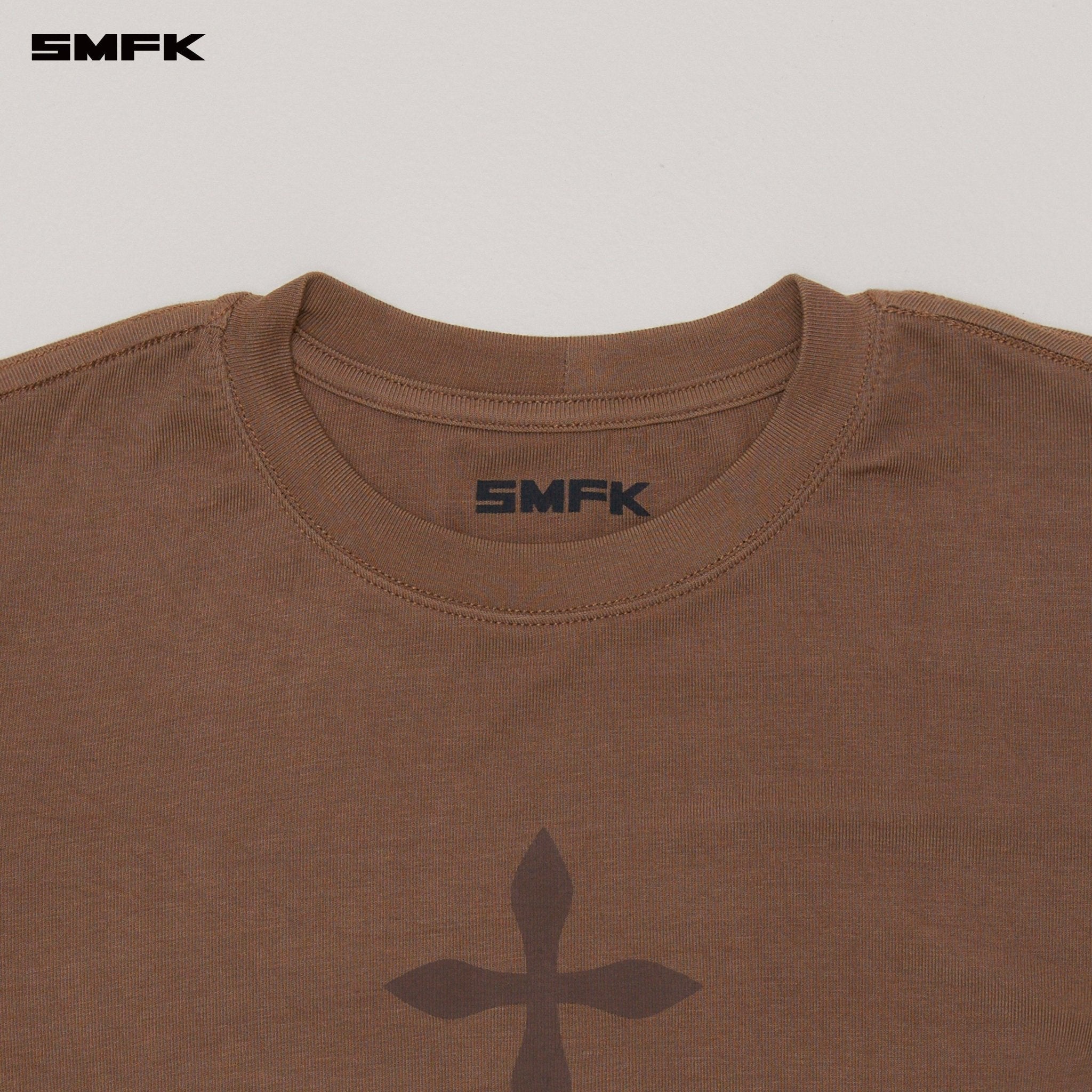 SMFK Compass Original Badge Slim - Fit Sports Tee In Brown | MADAX