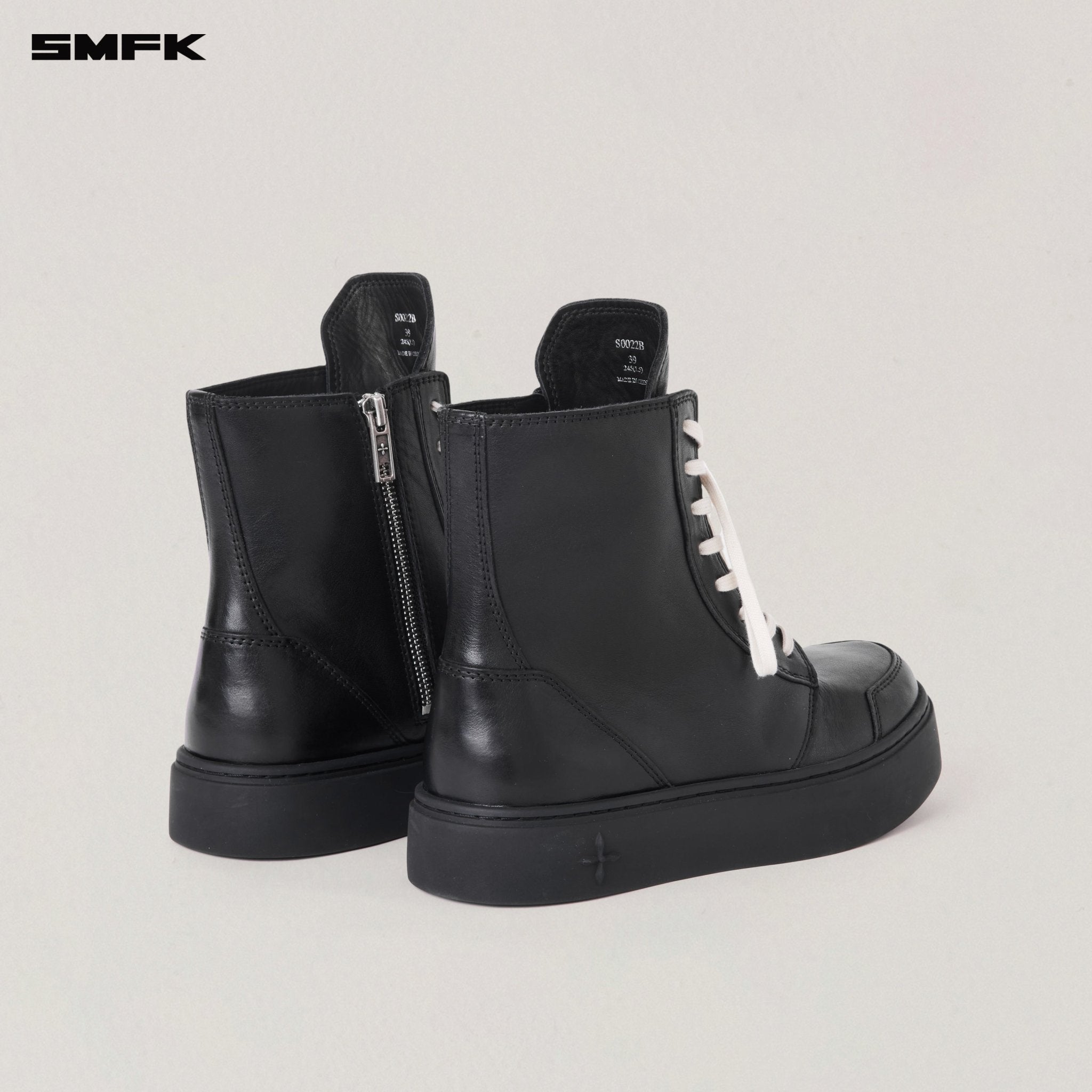 SMFK Compass Rush Leather Sneaker In Black | MADAX