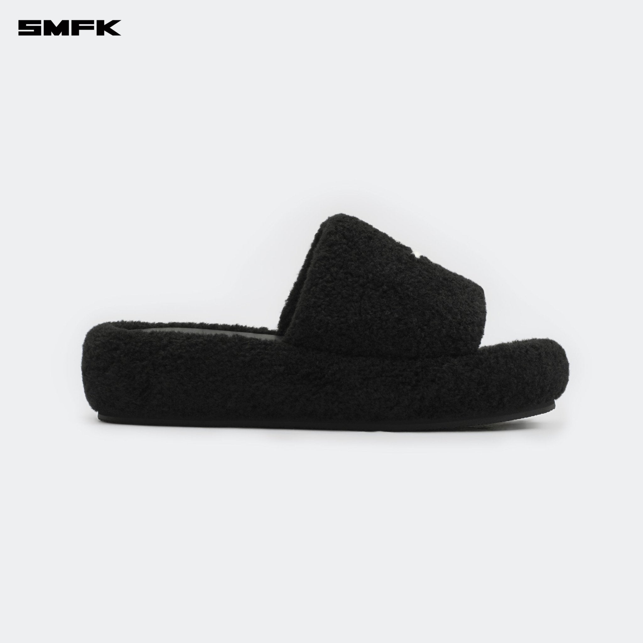 SMFK COMPASS WOOLLY Classic Furry Slipper In Black | MADAX