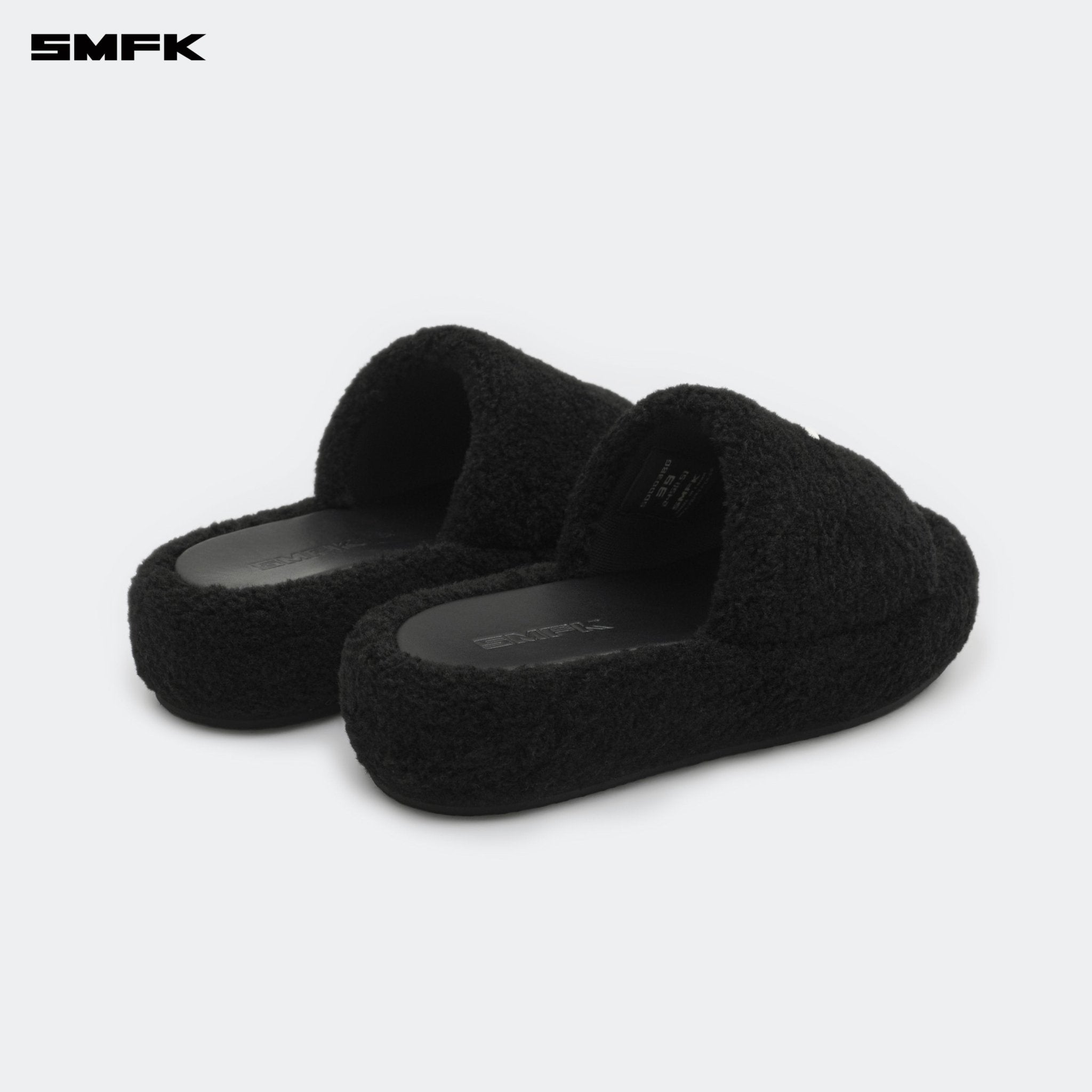 SMFK COMPASS WOOLLY Classic Furry Slipper In Black | MADAX