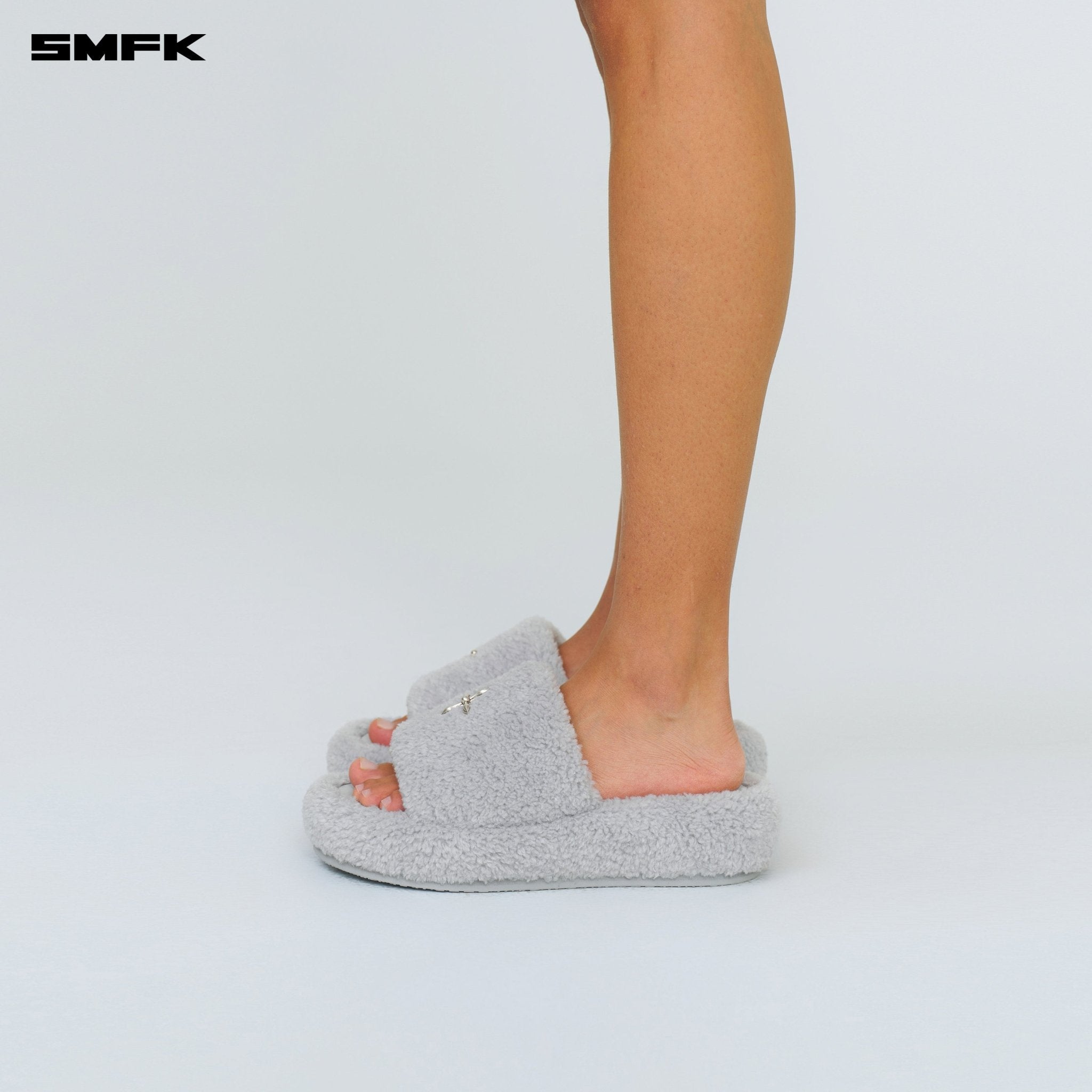 SMFK COMPASS WOOLLY Classic Furry Slipper In Gray | MADAX