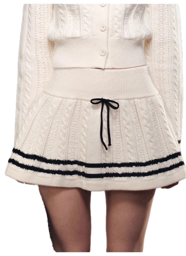 Group of Universe 'Date On Sunday' Knit Short Skirt In White | MADAX