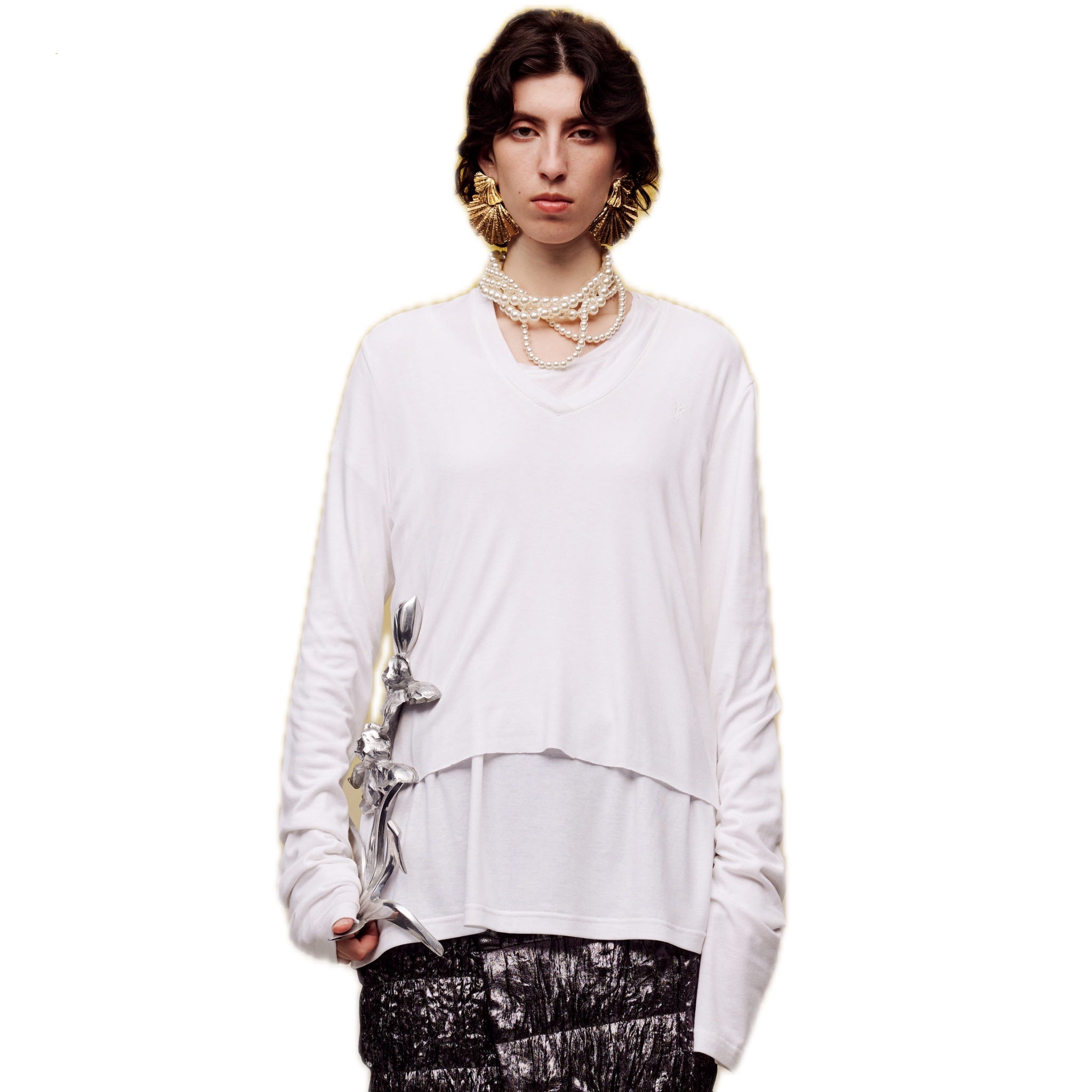 ilEWUOY DeRong V-neck Long-sleeved T-shirt in White | MADA IN CHINA