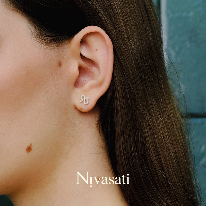 Nivasati Drops Series Tiny S Ear Studs | MADA IN CHINA