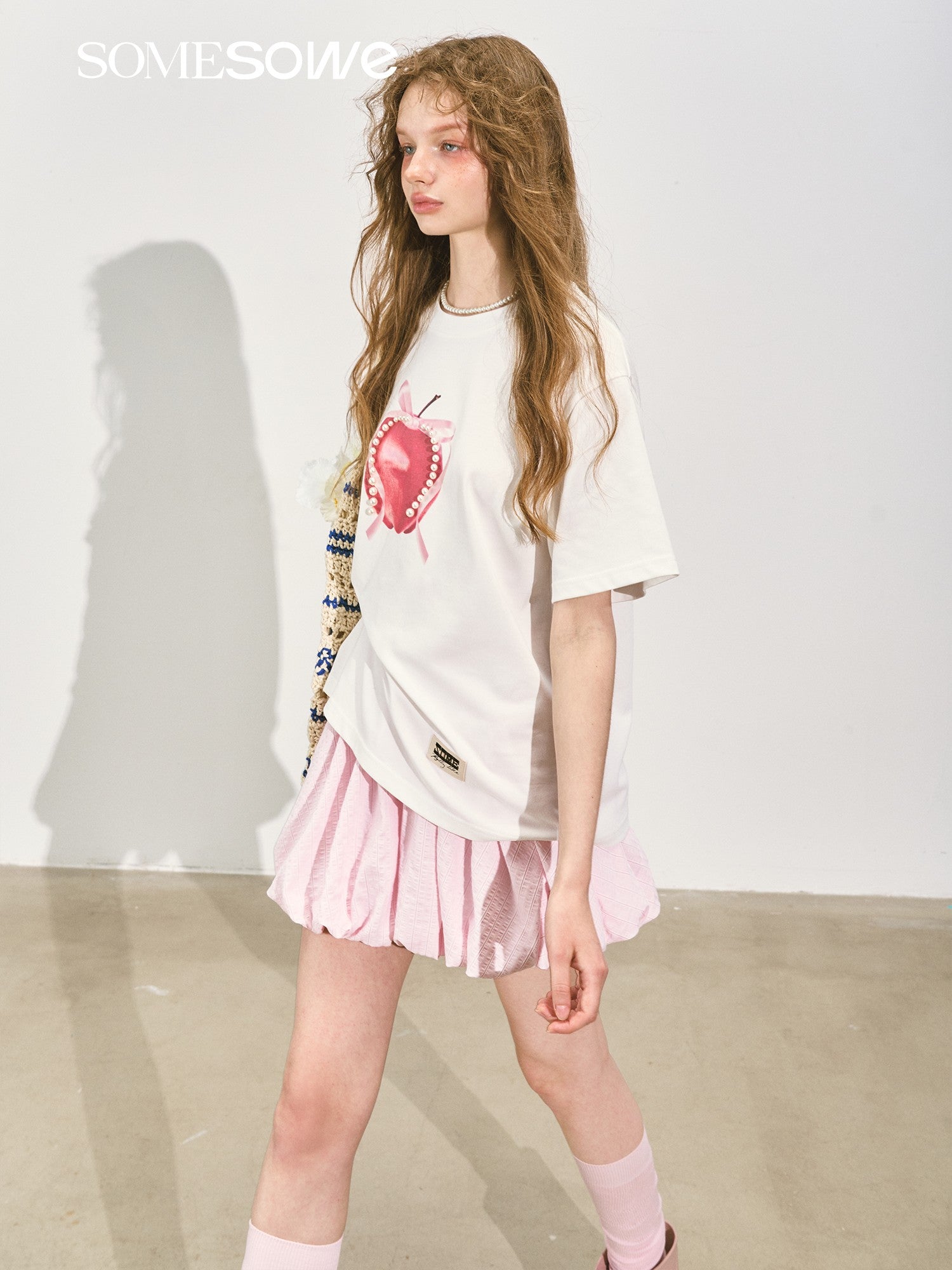 SOMESOWE Fairy Tale Apple Outline Short Sleeve T-Shirt In White | MADAX